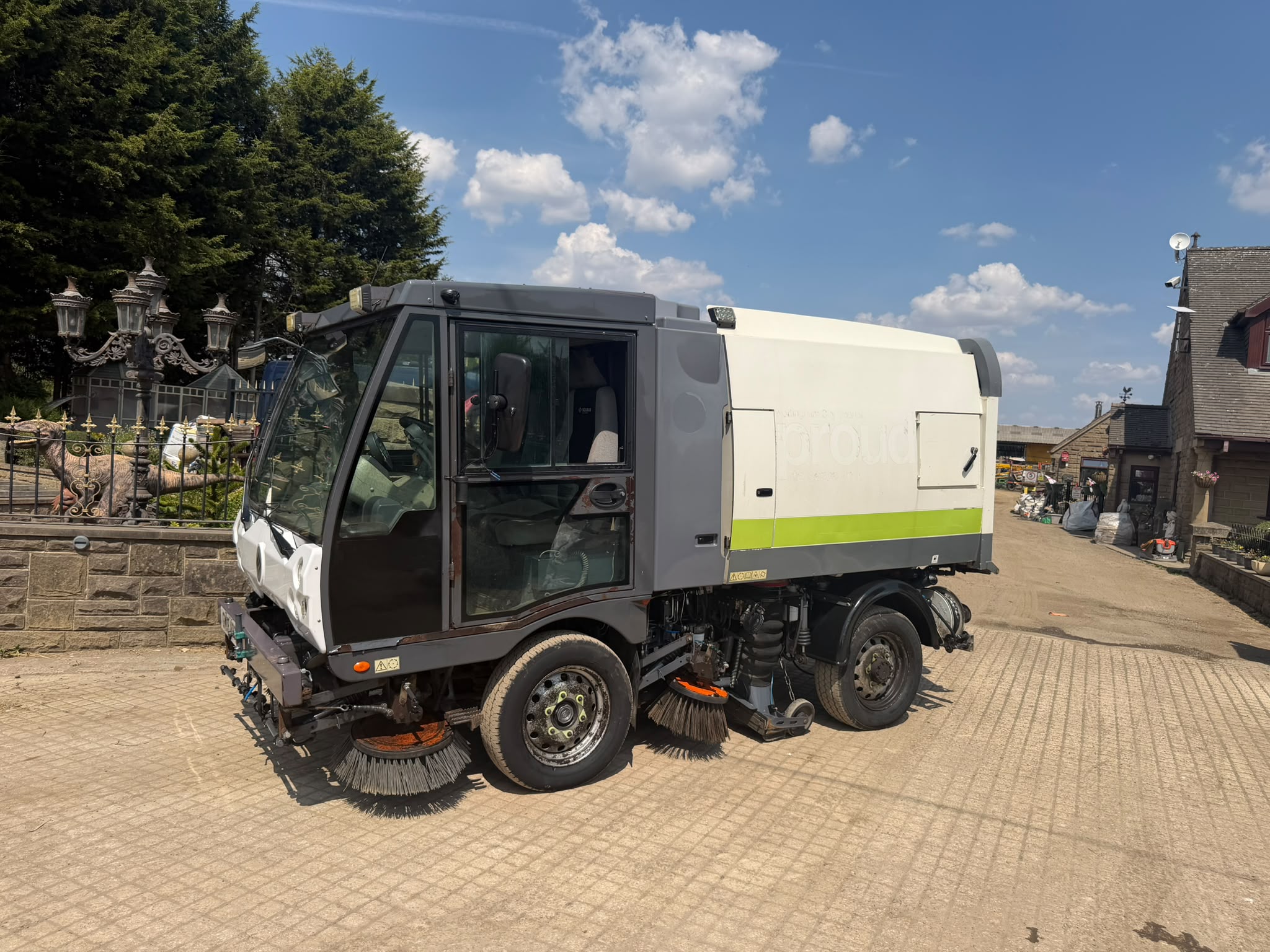 2017 SCARAB MINOR M25H COMPACT DIESEL ROAD SWEEPER
