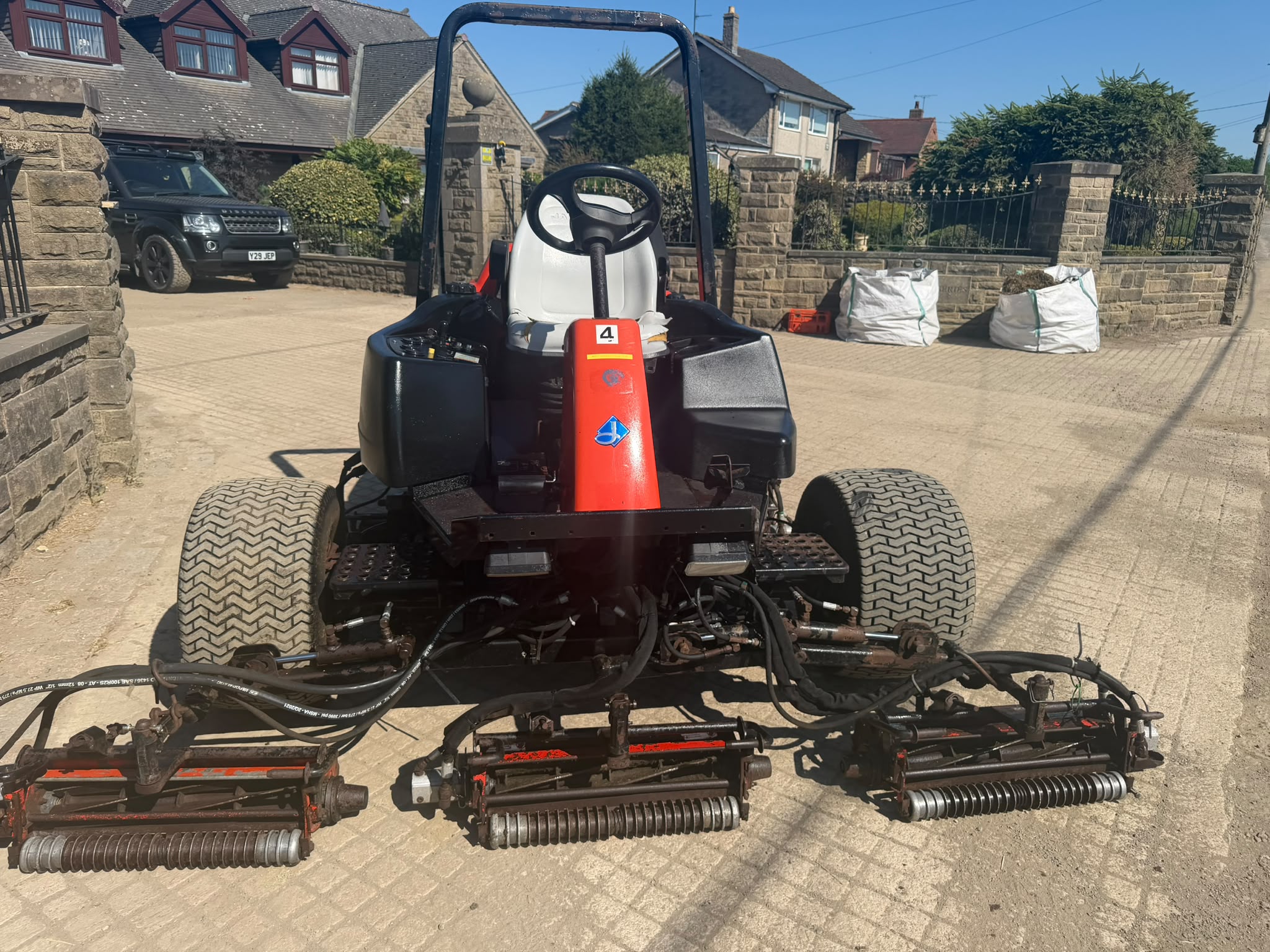 JACOBSEN FAIRWAY LF3400 4WD 5 GANG RIDE ON CYLINDER MOWER mower for sale in Pilsley, Chesterfield — photo 10