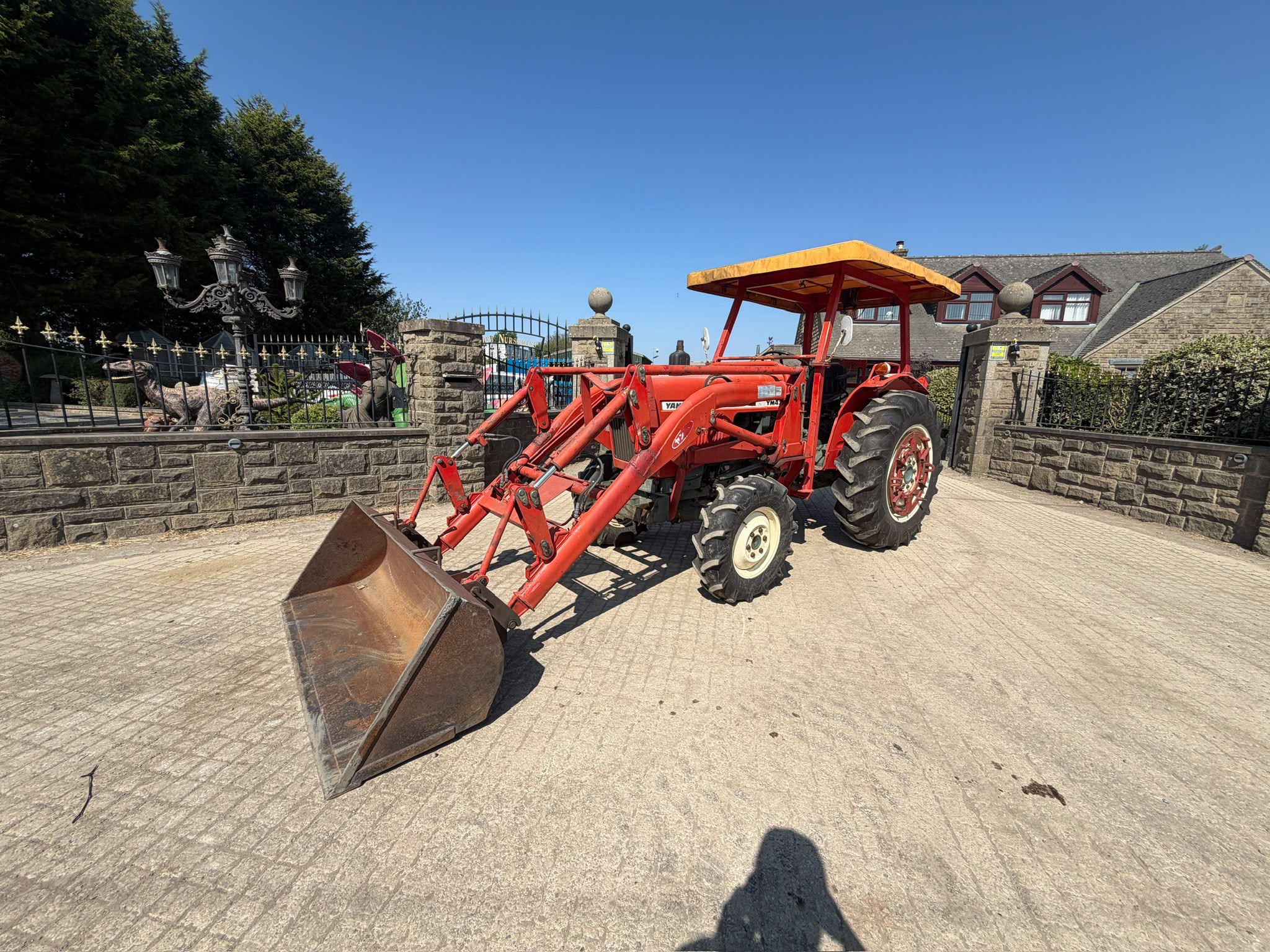 YANMAR YM4300D 43HP COMPACT TRACTOR WITH LOADER AND BUCKET