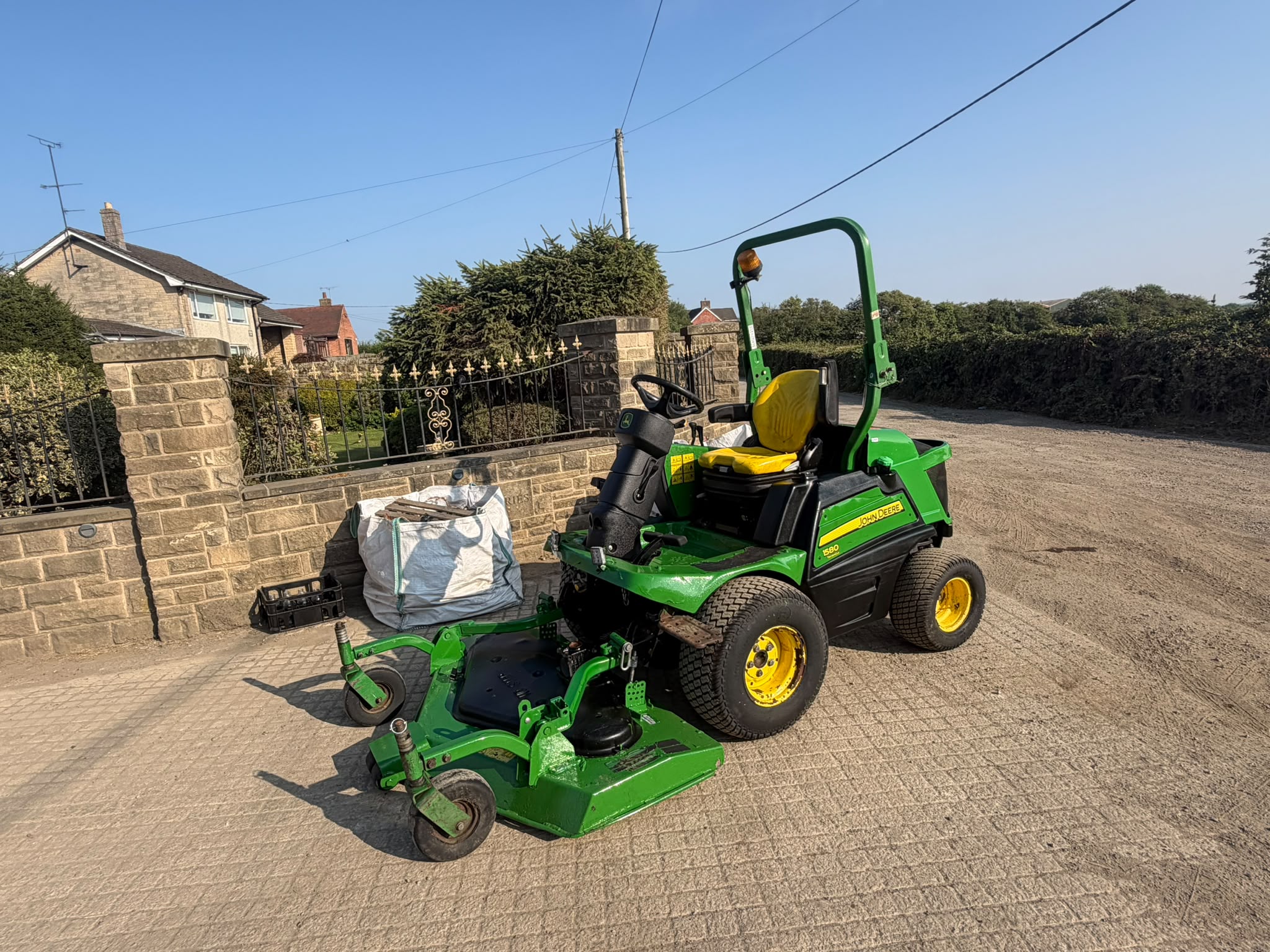 2017 JOHN DEERE 1580 TERRAINCUT 4WD OUTFRONT RIDE ON MOWER WITH 62” ROTARY DECK