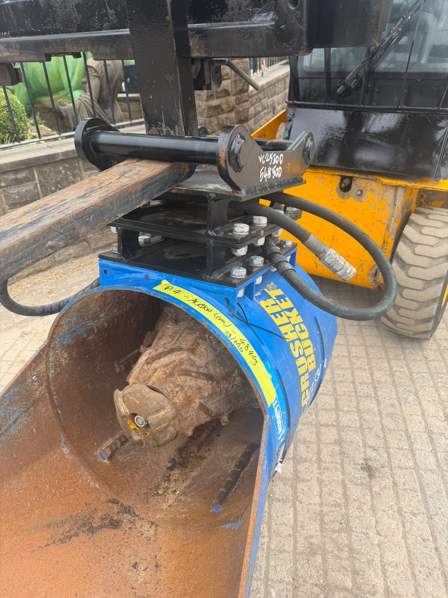 AUGER TORQUE HYDRUALIC EXCAVATOR CONE CRUSHER BUCKET excavator for sale in Pilsley, Chesterfield — photo 3