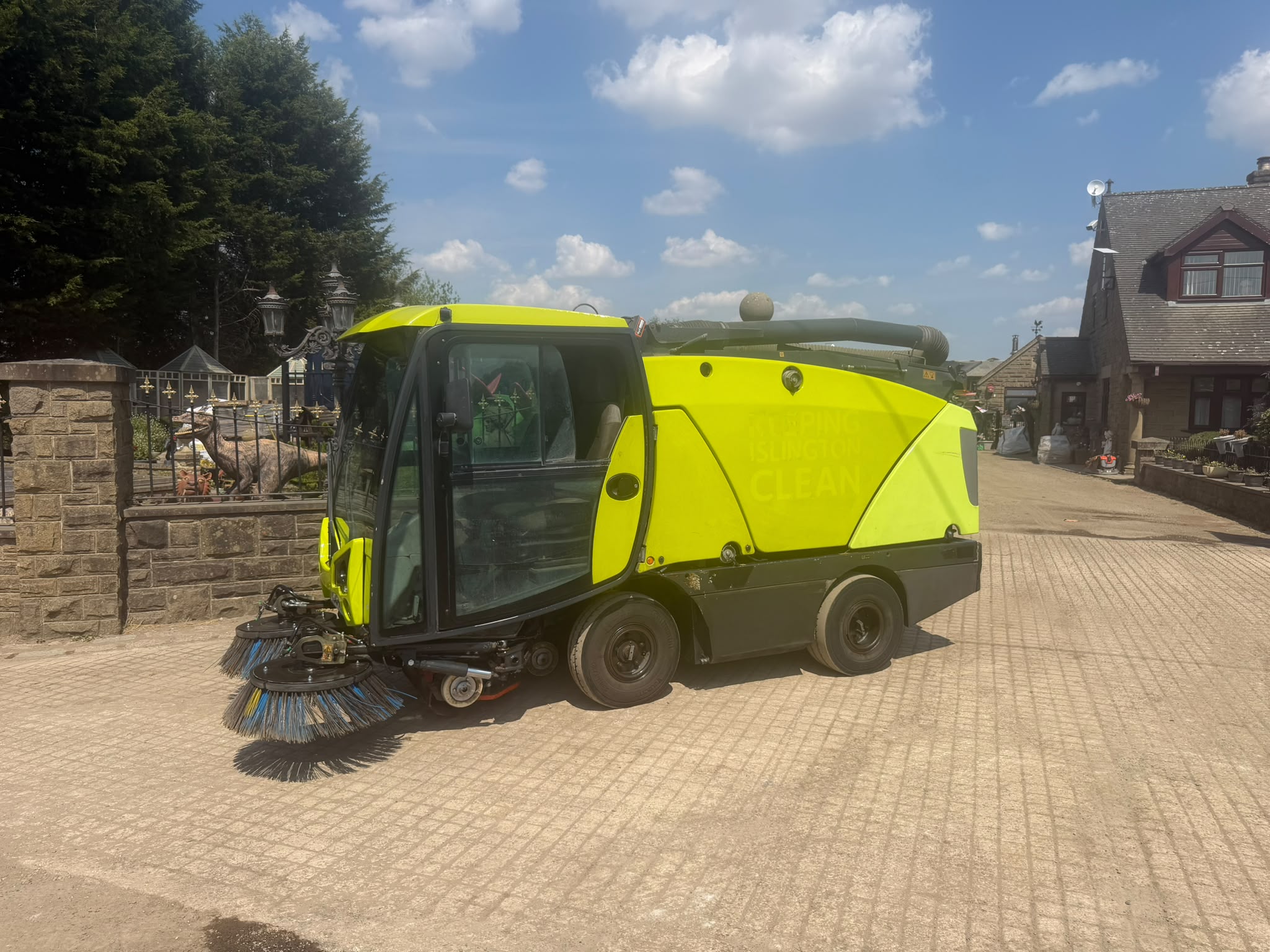 2015/64 JOHNSTON SWEEPERS C201 ROAD SWEEPER