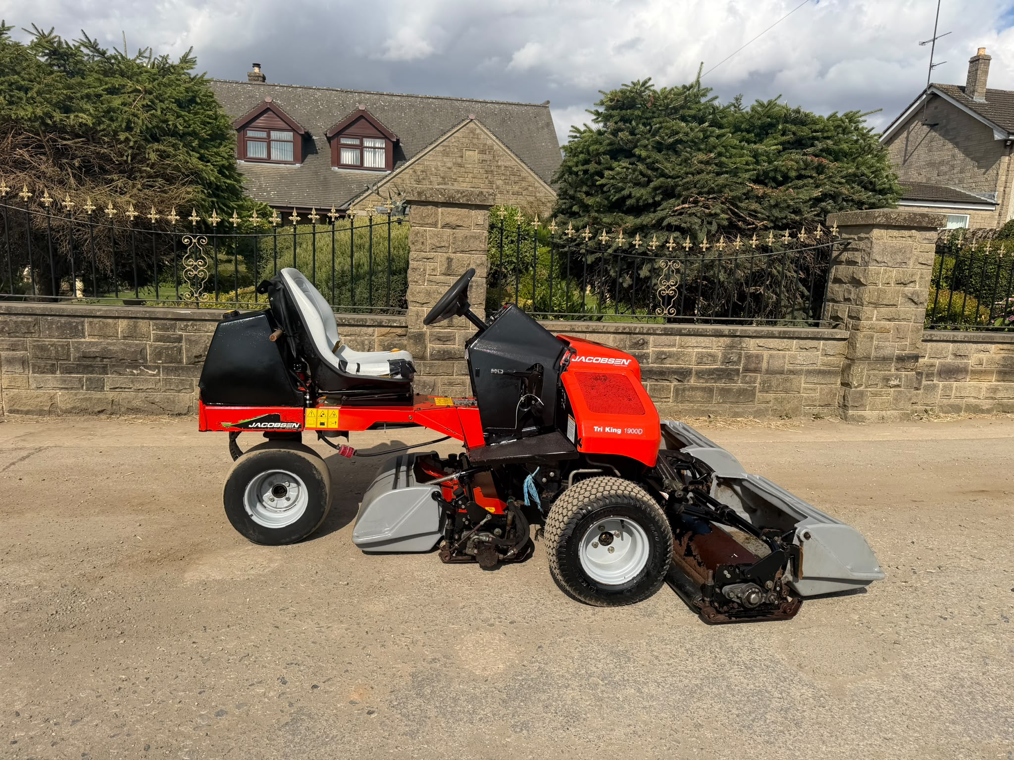 JACOBSEN TRI FLEX 1900D 3WD DIESEL 3 GANG CYLINDER MOWER WITH GRASS BOXES