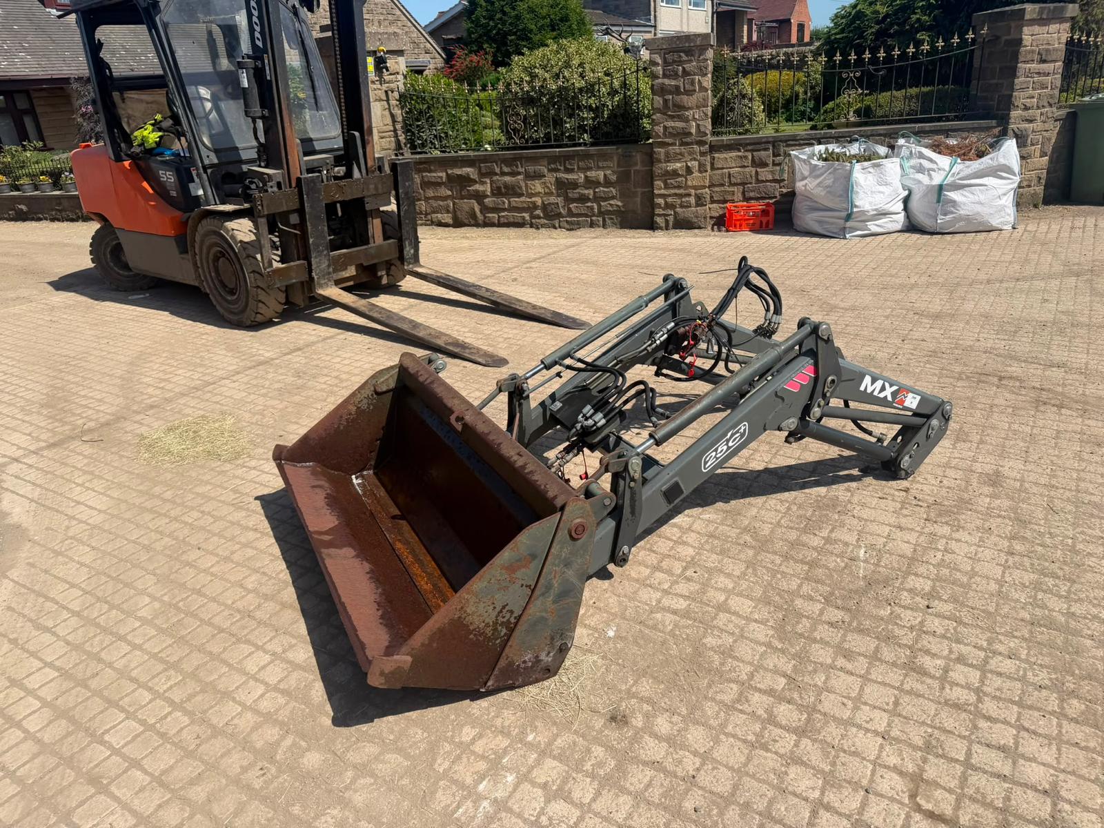 MAILLEUX MX 25C+ FRONT LOADER