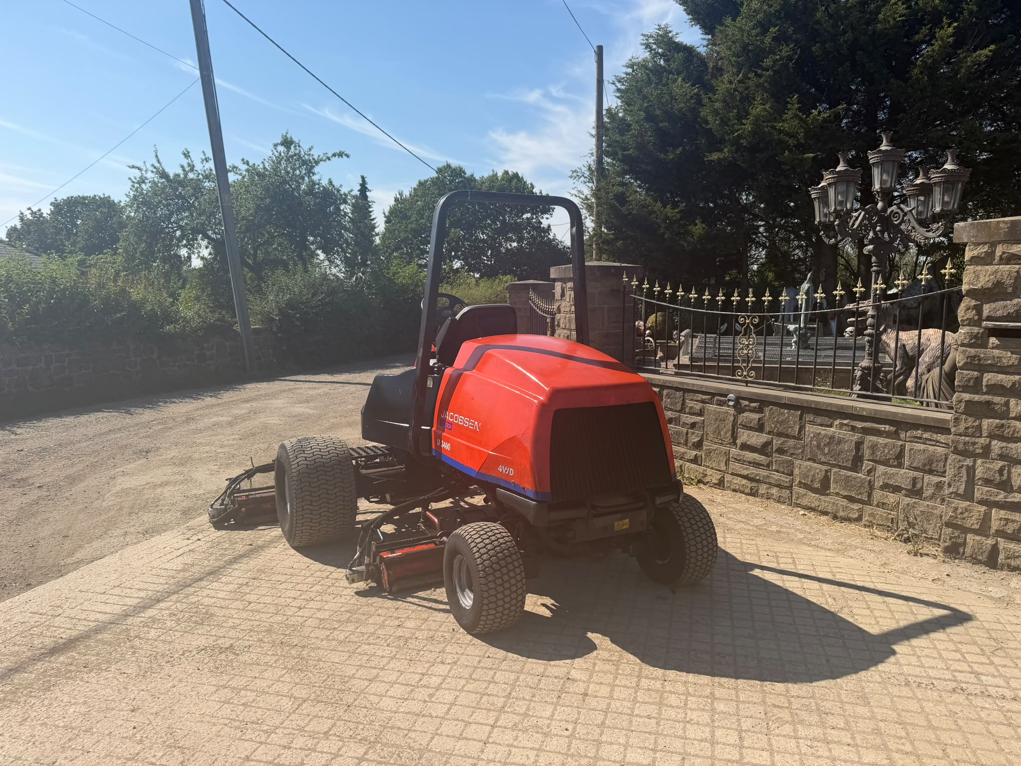 JACOBSEN FAIRWAY LF3400 4WD 5 GANG RIDE ON CYLINDER MOWER mower for sale in Pilsley, Chesterfield — photo 9