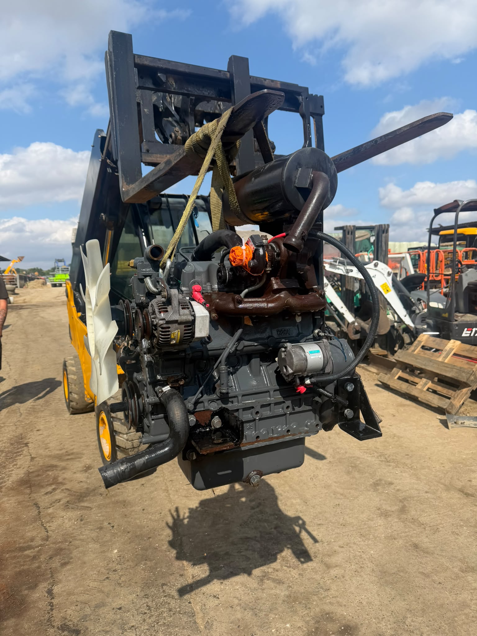 KUBOTA V2003-T TURBO ENGINE