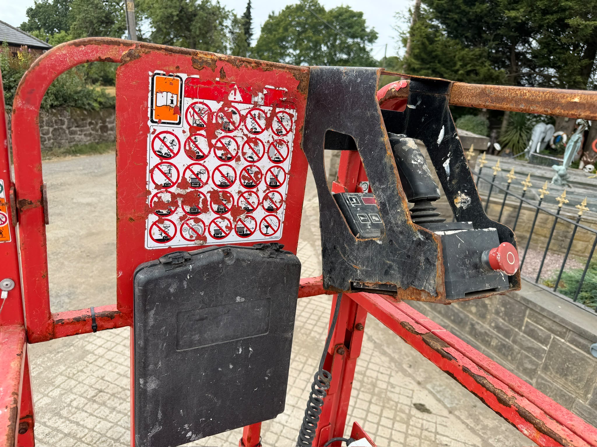 2021 Skyjack scissor lift for sale in Pilsley, Chesterfield — photo 8