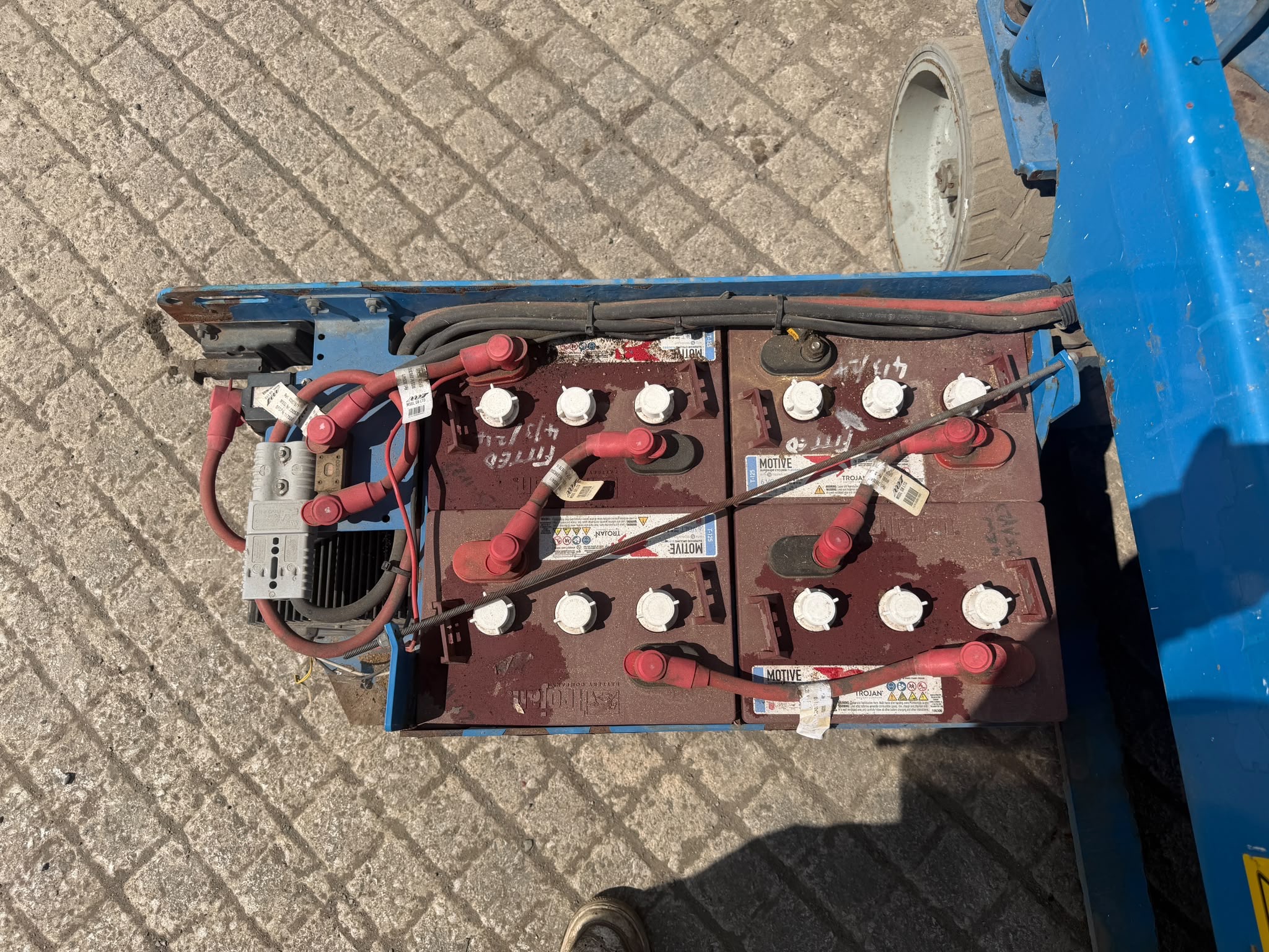 2014 Genie scissor lift for sale in Pilsley, Chesterfield — photo 7
