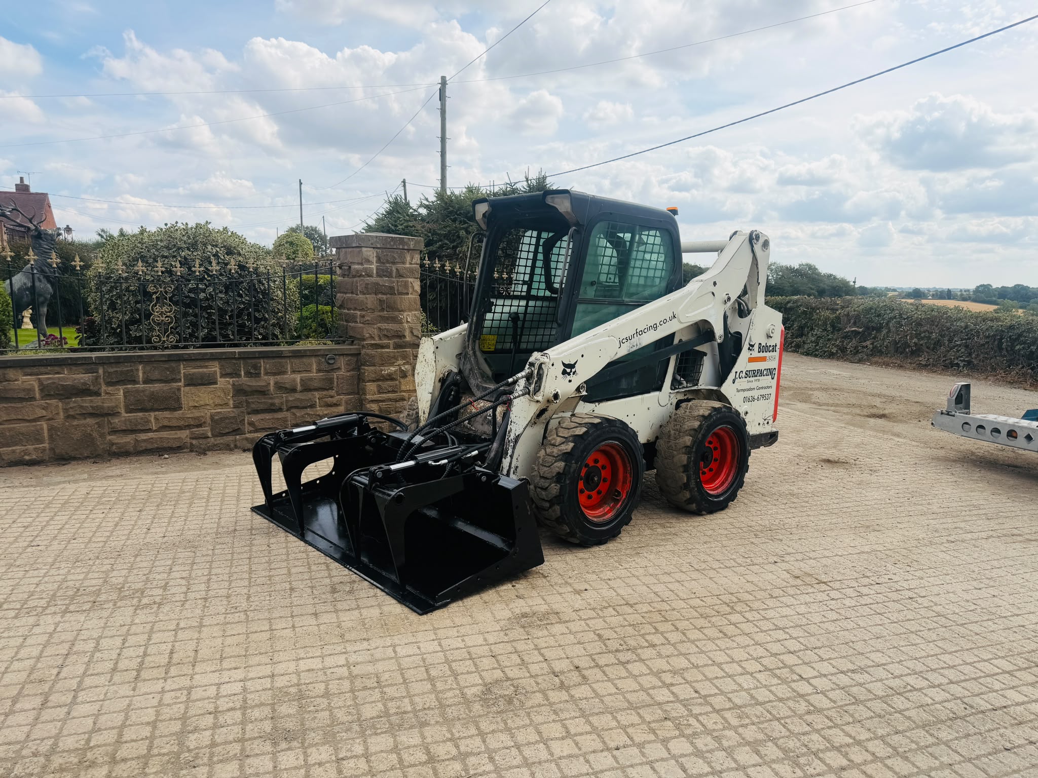 2018 BOBCAT S570 WHEELED SKIDSTEER LOADER WITH NEW 72” BUCKET GRAB