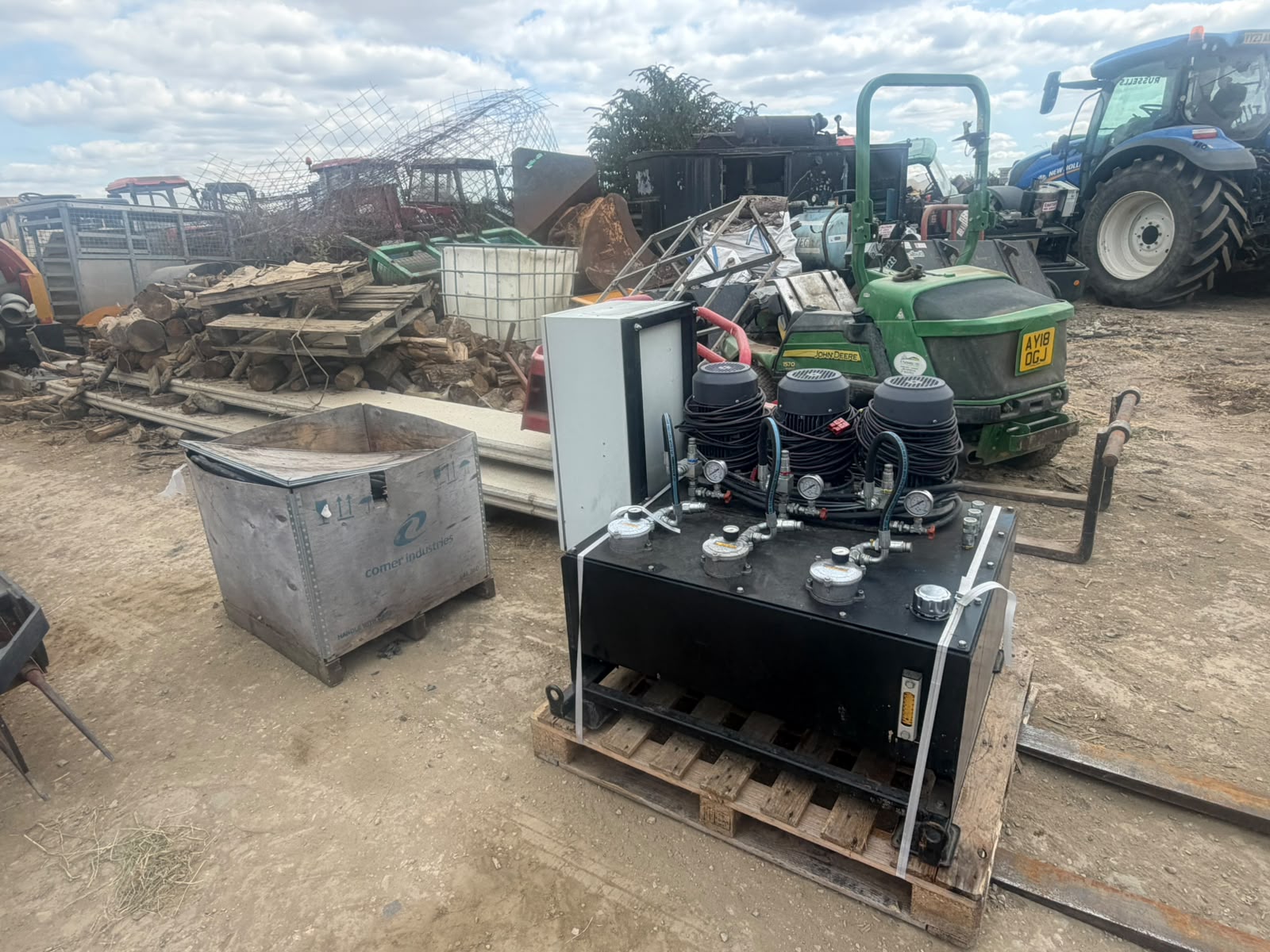 HYDRAULIC POWER PACK & PIPES AND CONTROL BOX
