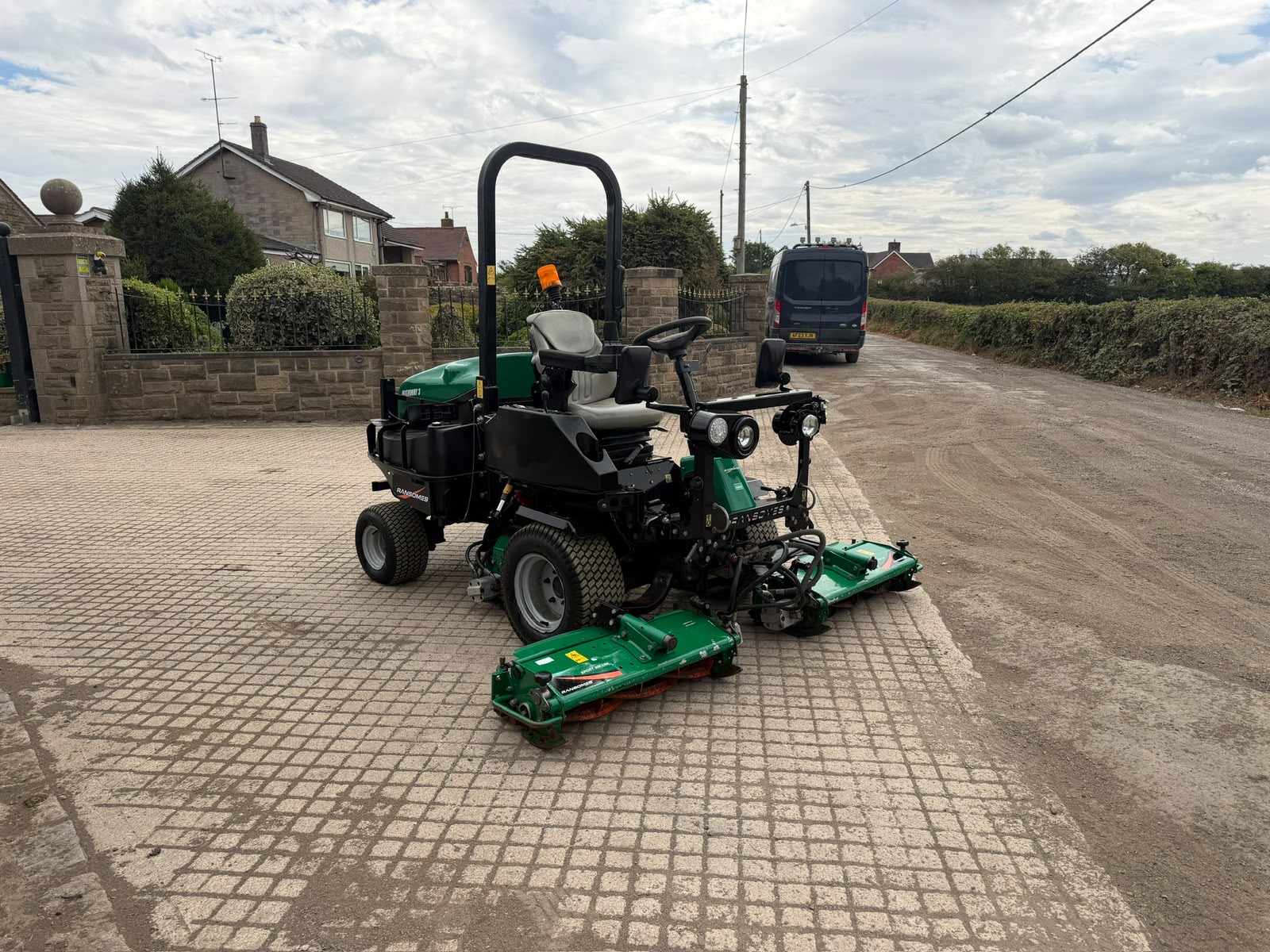 2017 RANSOMES HIGHWAY 3 4WD 3 GANG CYLINDER MOWER