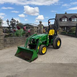 2013 JOHN DEERE 2720 27HP 4WD COMPACT TRACTOR WITH FRONT LOADER AND BUCKET