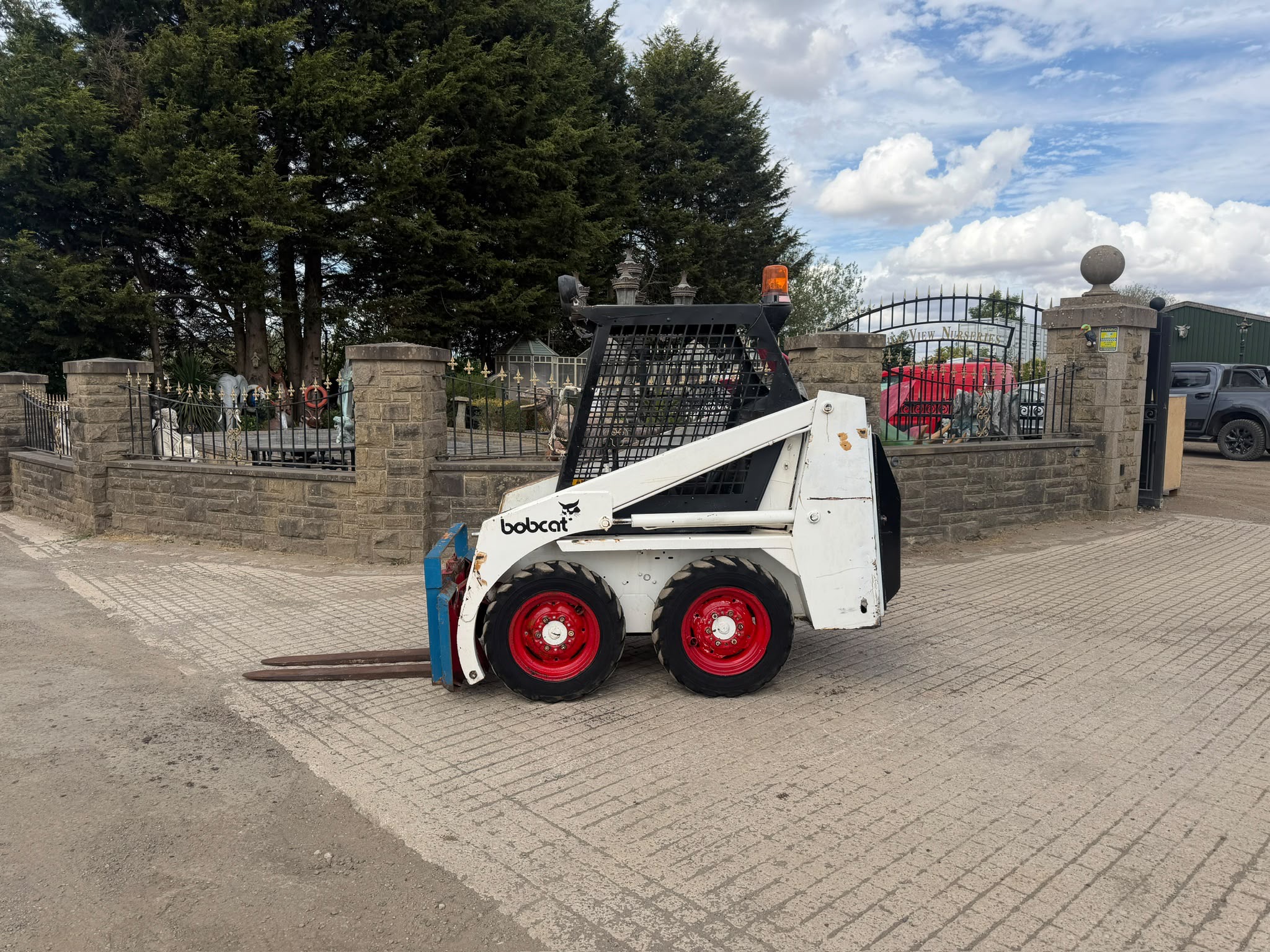 BOBCAT 533 WHEELED SKIDSTEER LOADER