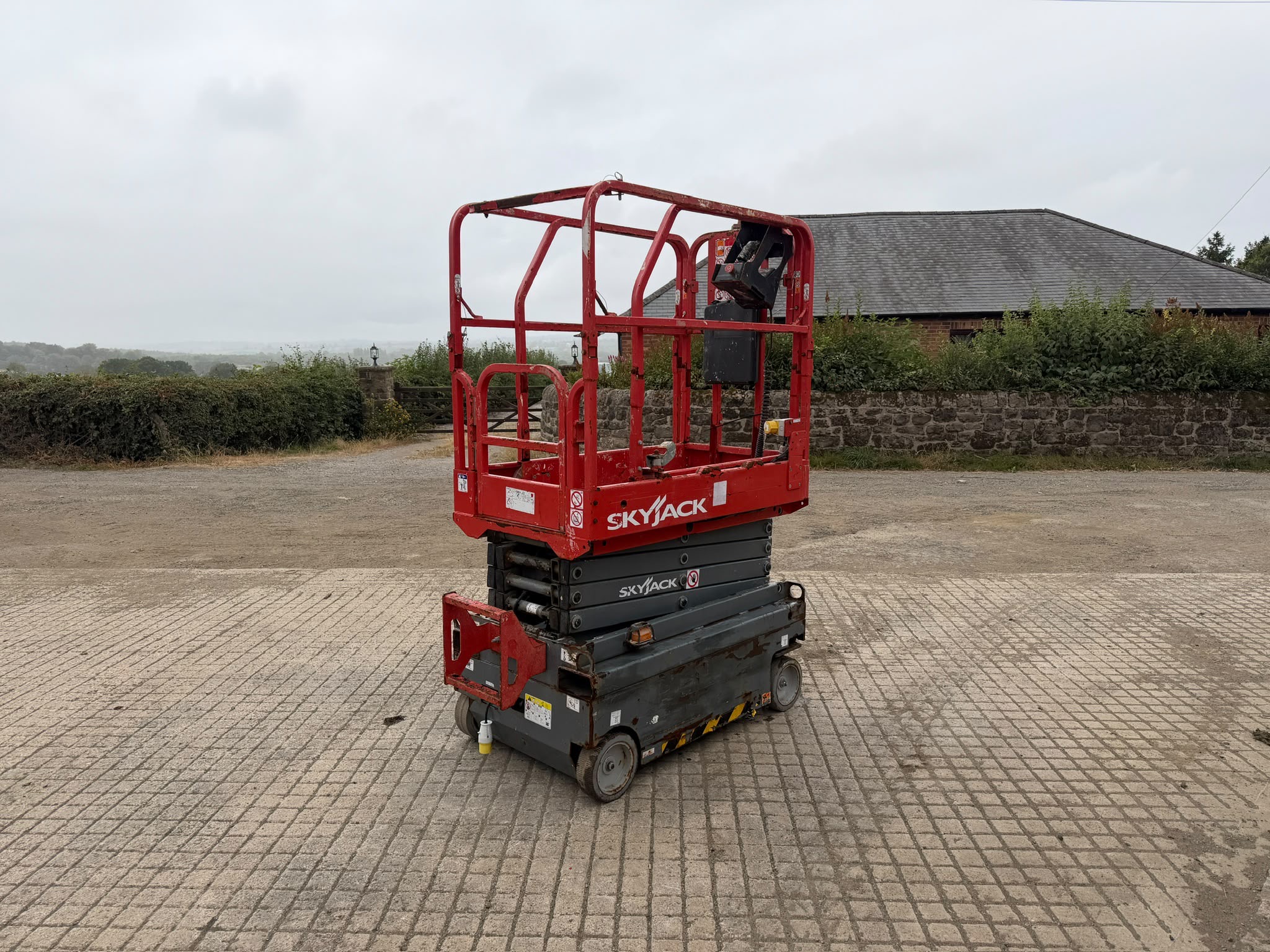 2021 Skyjack scissor lift for sale in Pilsley, Chesterfield — photo 4