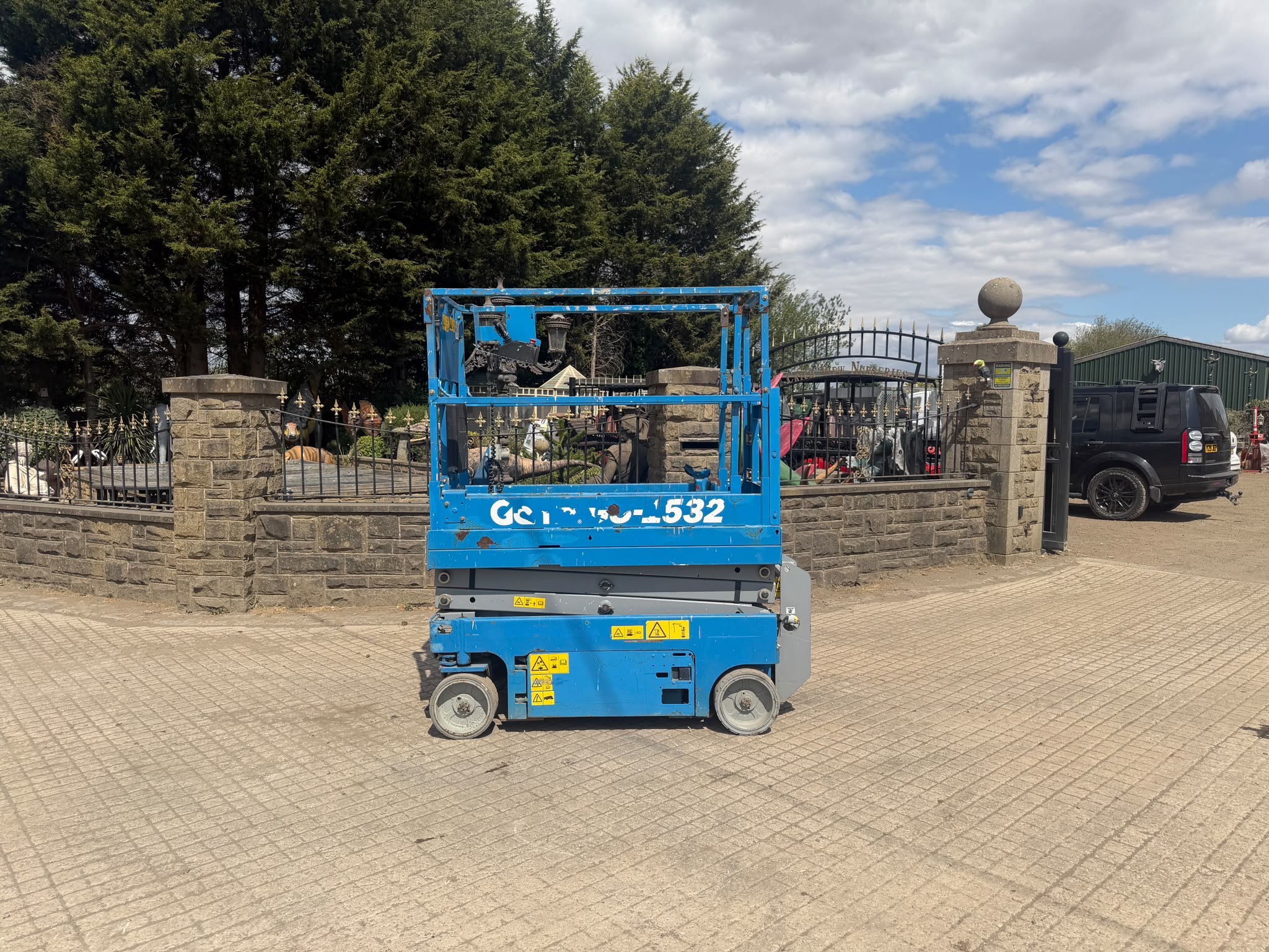 2014 Genie scissor lift for sale in Pilsley, Chesterfield — photo 8