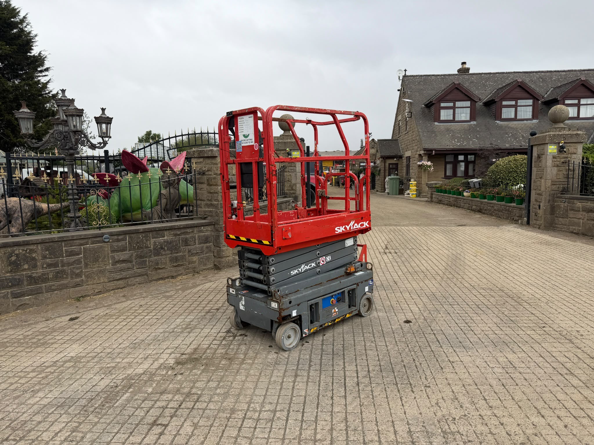 2021 Skyjack scissor lift for sale in Pilsley, Chesterfield — photo 11