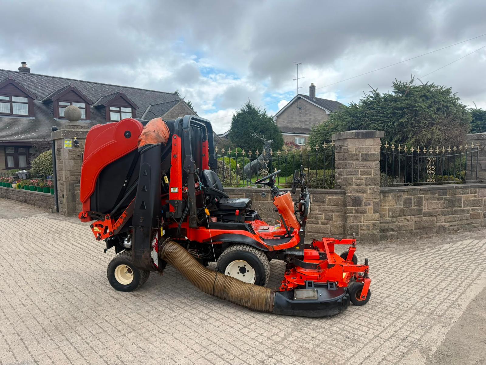 2013 KUBOTA F3680 4WD OUTFRONT RIDE ON MOWER WITH HIGH TIP COLLECTOR