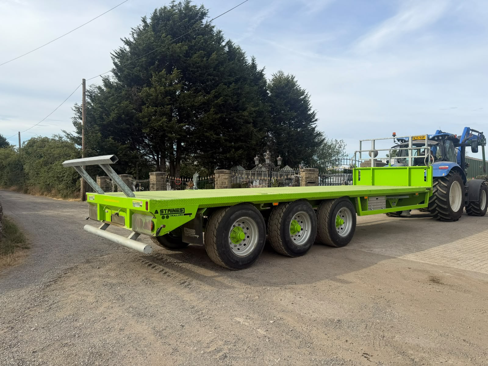 2023 STAINES BT32 32 TON TRI-AXLE BALE TRAILER