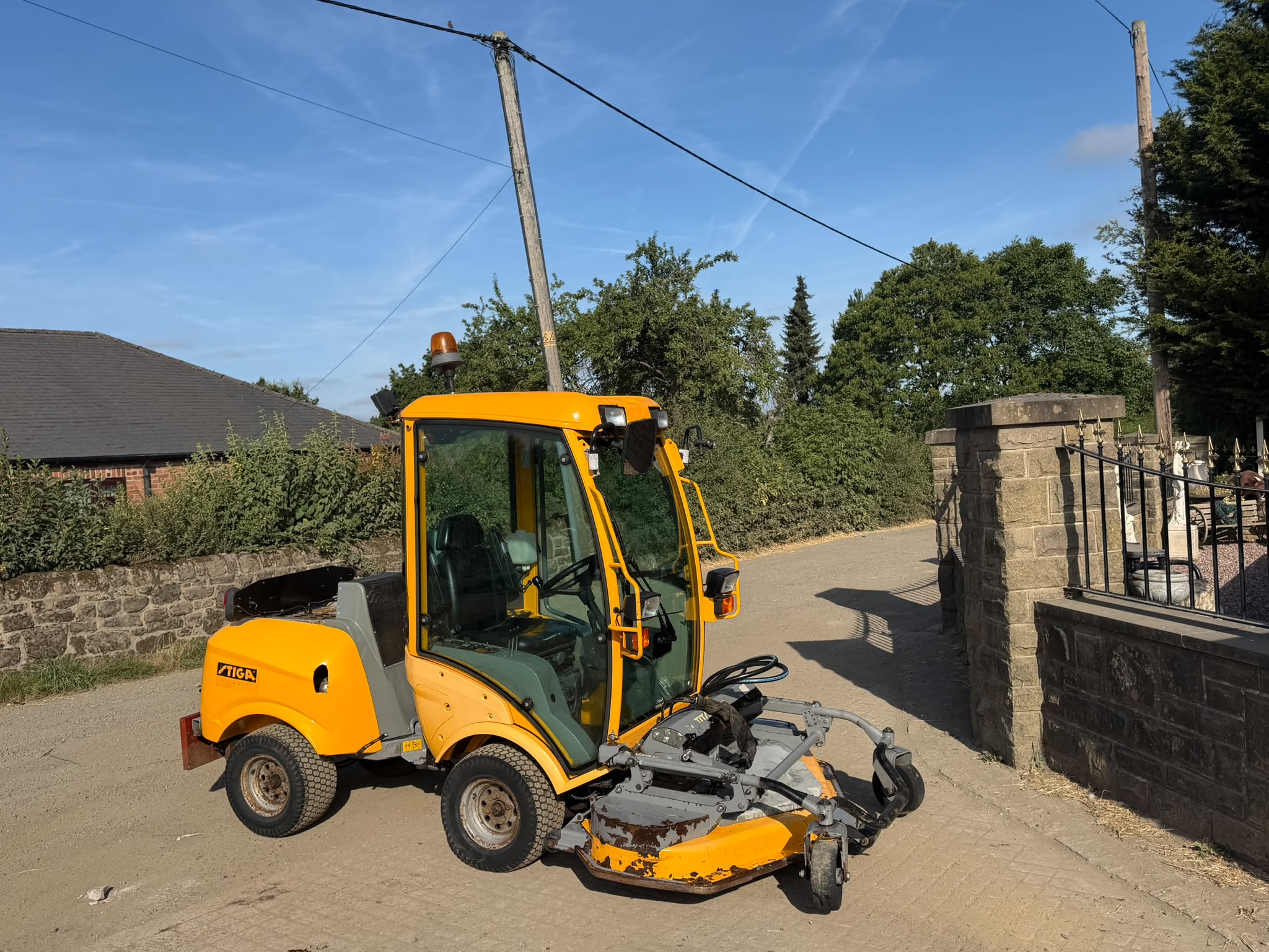 2012 STIGA TITAN 32H 4WD DIESEL OUTFRONT RIDE ON MOWER WITH SNOW PLOUGH AND SIDE BRUSH SWEEPER