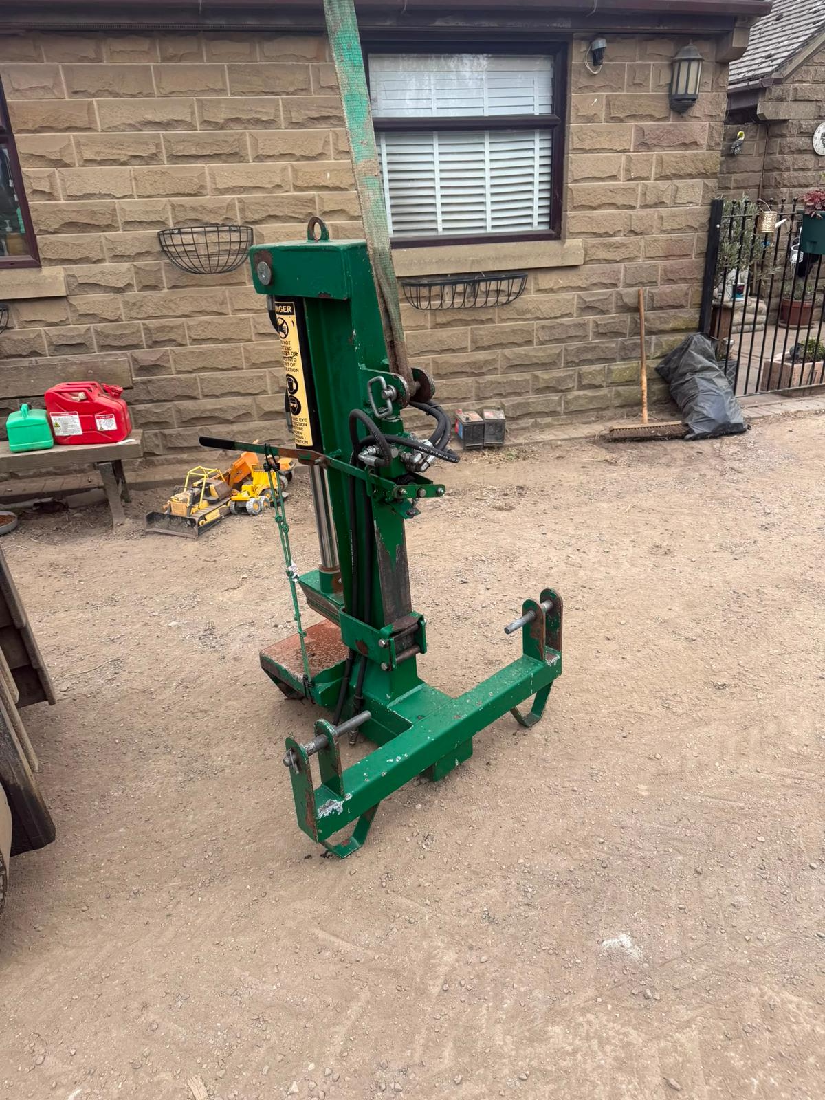 2015 MAJOR LS3000 14 TON HYDRAULIC LOG SPLITTER