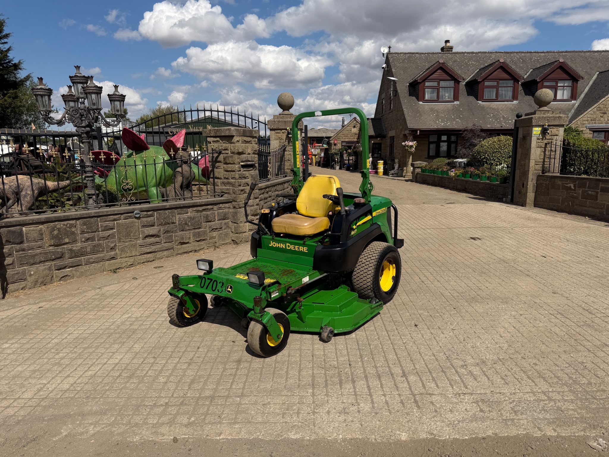 2013/62 JOHN DEERE Z-TRAK 997 DIESEL ZERO TURN MOWER