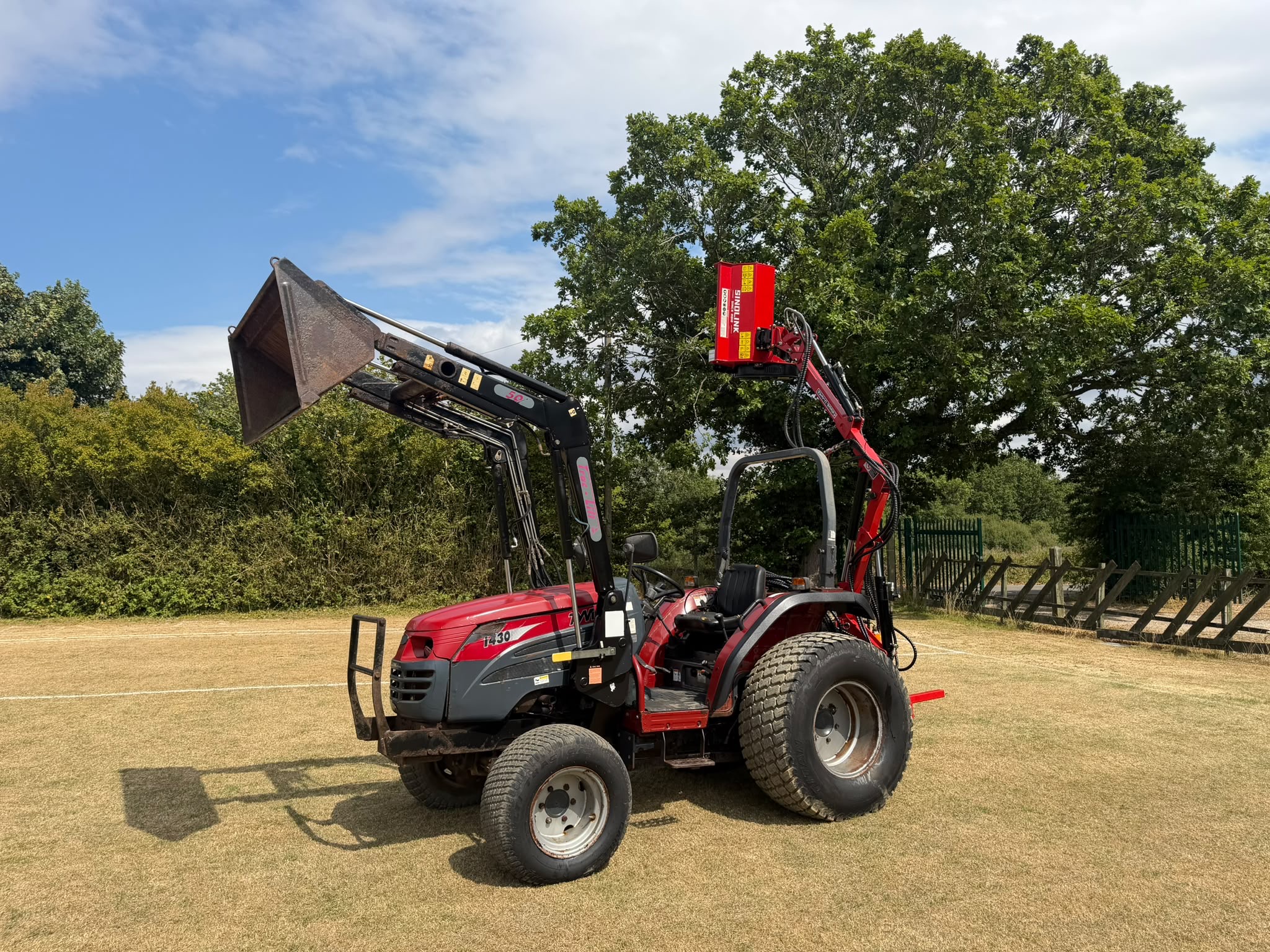 TYM T430 43HP 4WD COMPACT TRACTOR WITH LOADER, BUCKET AND 2026 HEDGE CUTTER
