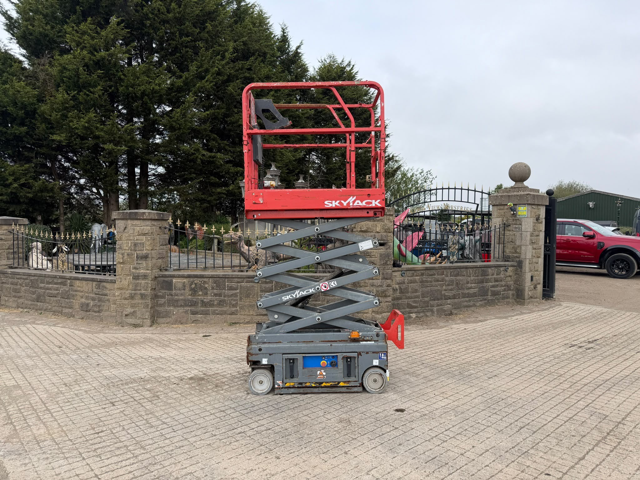 2021 Skyjack scissor lift for sale in Pilsley, Chesterfield — photo 2