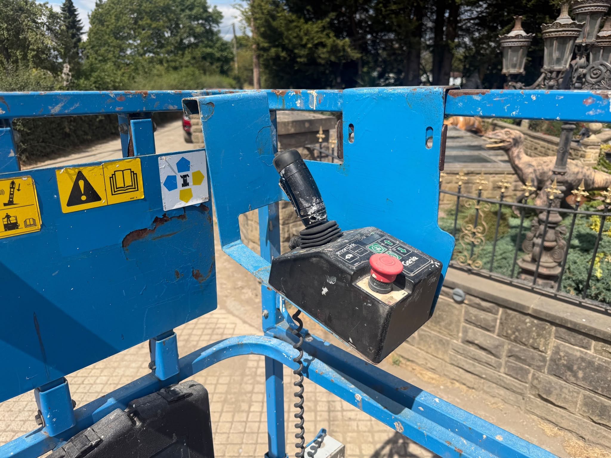 2014 Genie scissor lift for sale in Pilsley, Chesterfield — photo 12