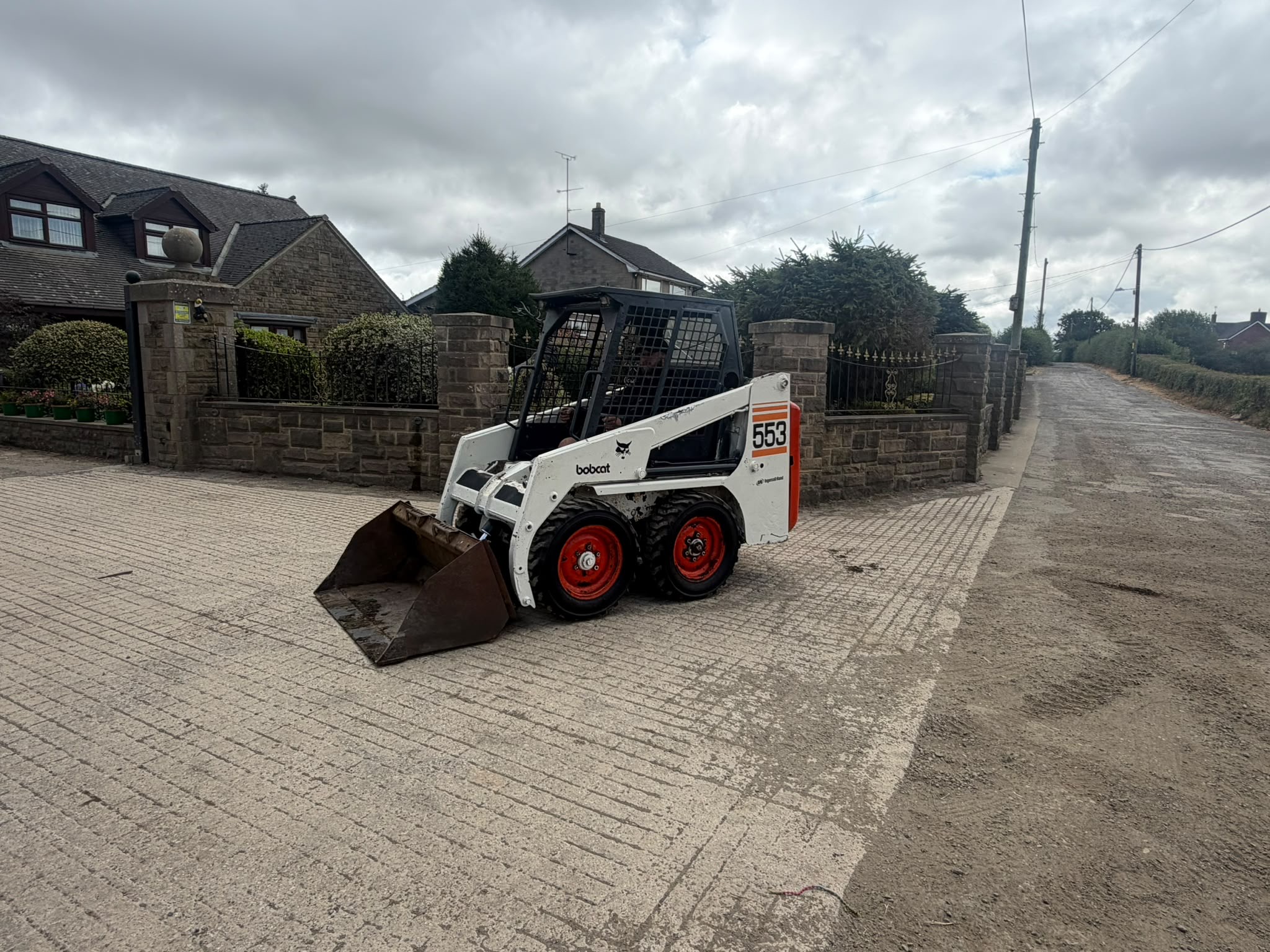 BOBCAT 553 WHEELED SKIDSTEER LOADER