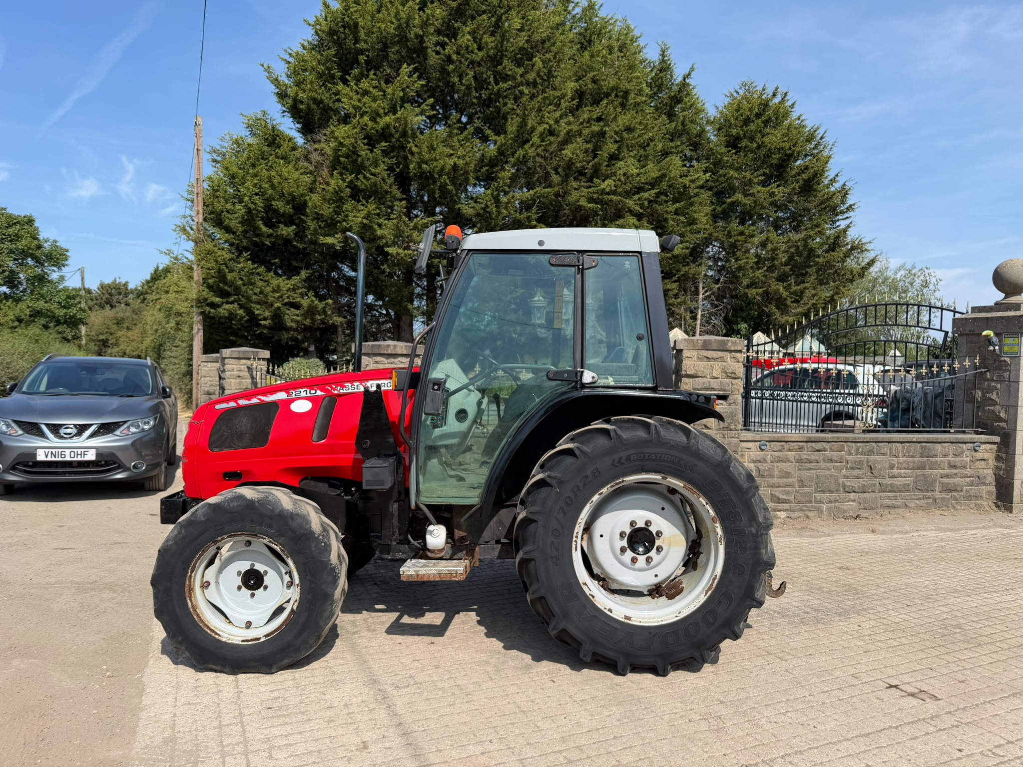 Massey Ferguson tractor for sale in Pilsley, Chesterfield — photo 8