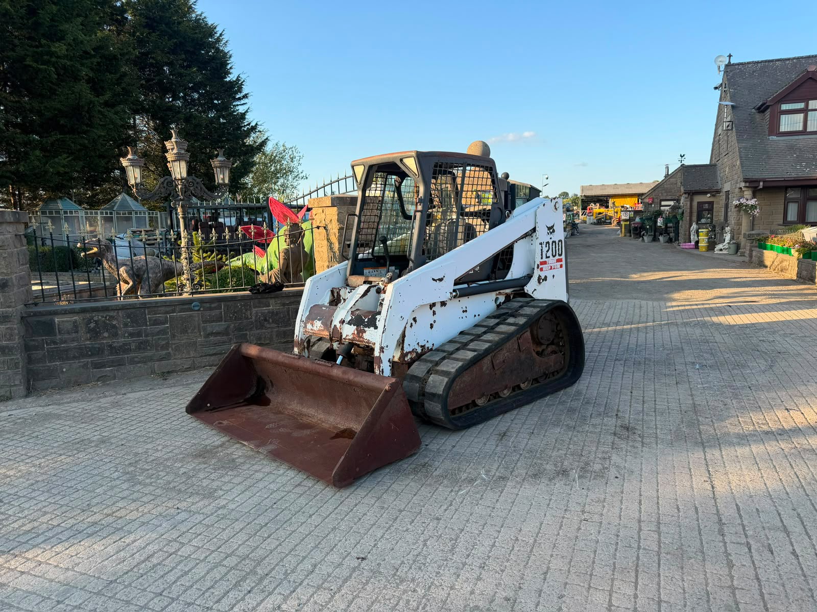 BOBCAT T200 TURBO TRACKED SKIDSTEER LOADER