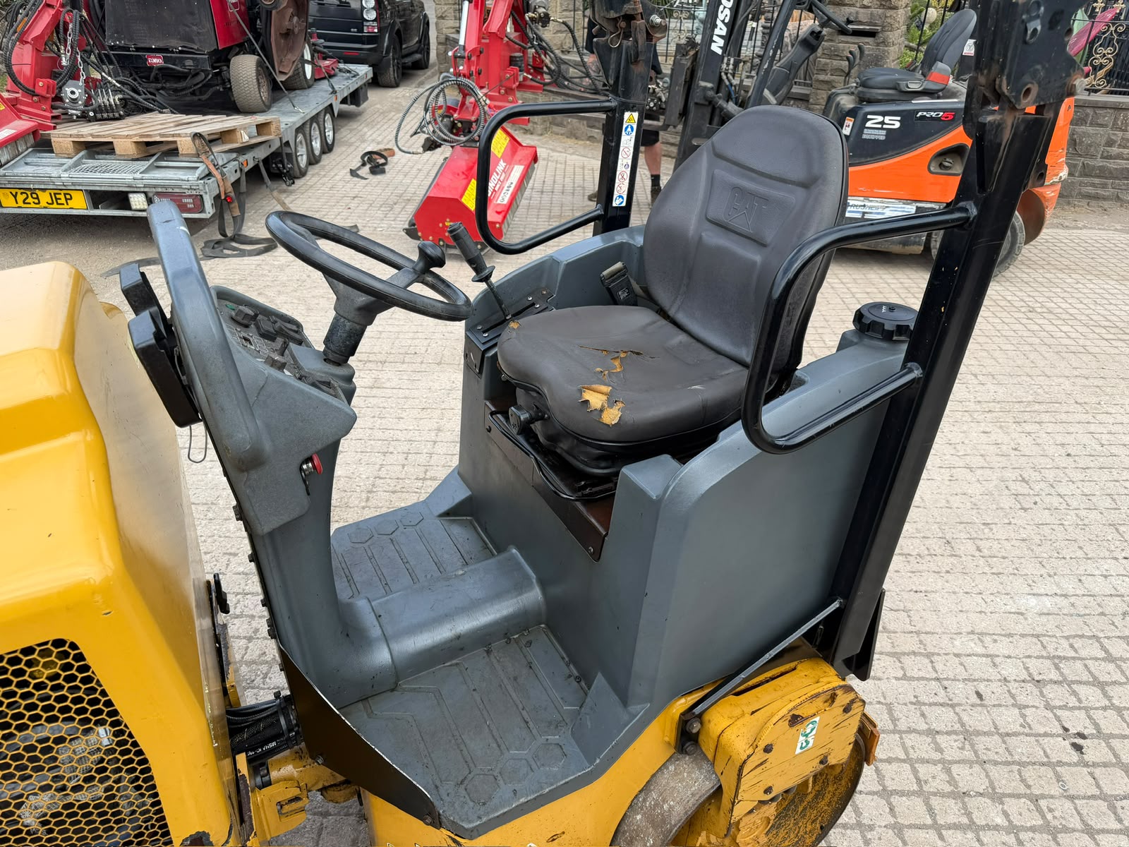 2016 Caterpillar compactor for sale in Pilsley, Chesterfield — photo 4