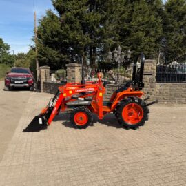 KUBOTA B1502 4WD COMPACT TRACTOR WITH FRONT LOADER AND BUCKET