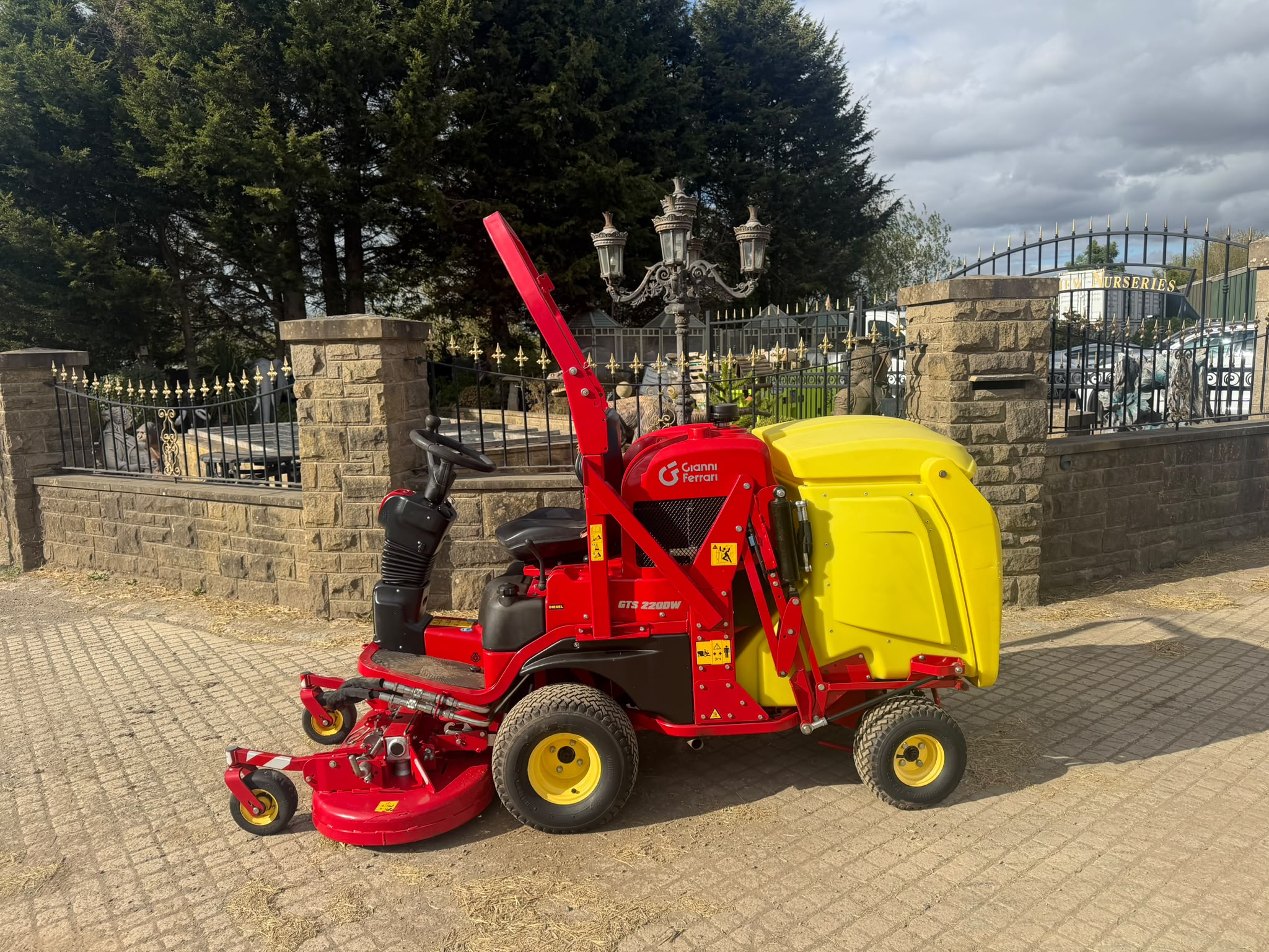 2022 mower for sale in Pilsley, Chesterfield — photo 2