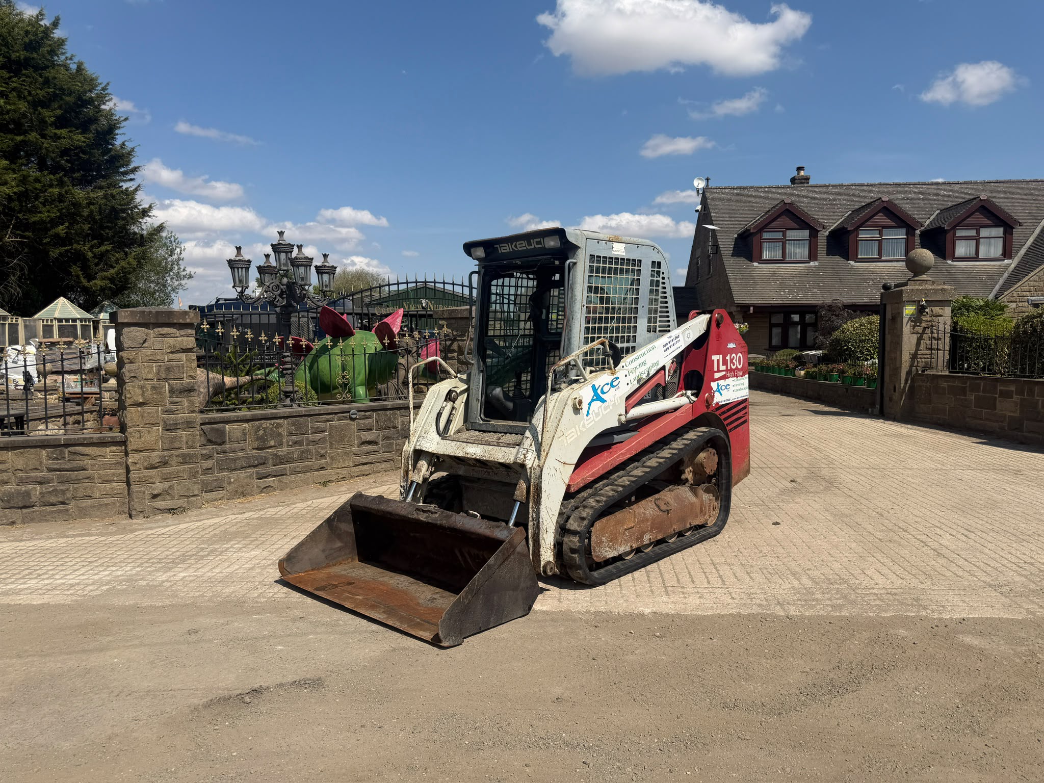 TAKEUCHI TL130 TRACKED SKIDSTEER LOADER