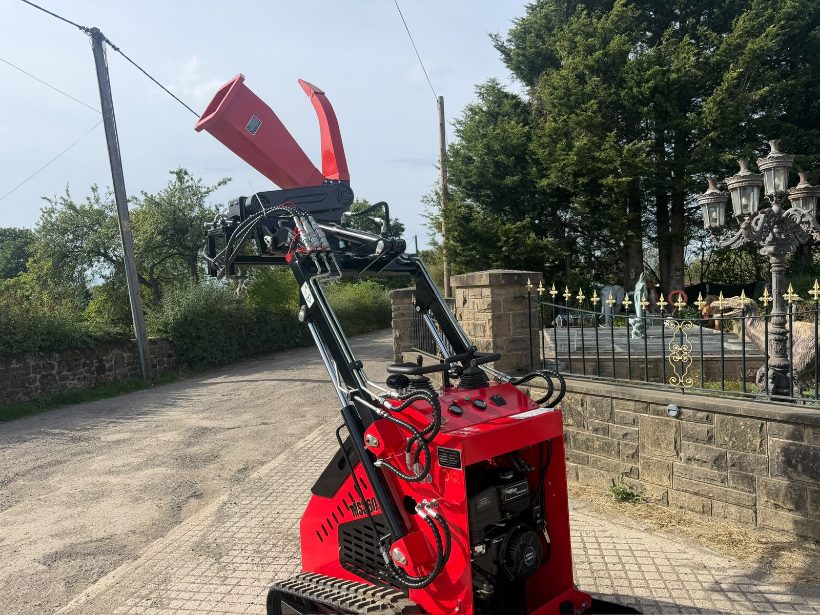 NEW/UNUSED MMS MS360TJ MINI TRACKED SKIDSTEER LOADER WITH WOOD CHIPPER AND BUCKET BUNDLE! loader for sale in Pilsley, Chesterfield — photo 9