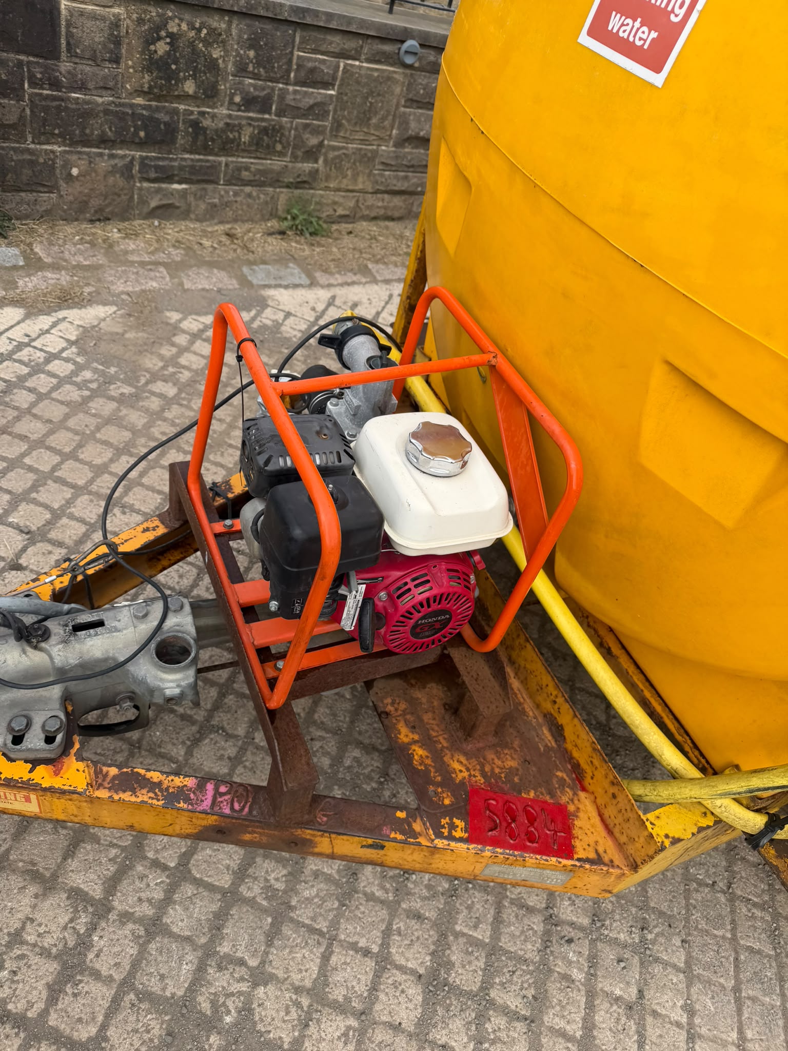 TRAILER ENGINEERING 2000LTR TWIN AXLE WATER BOWSER TRAILER WITH WATER PUMP trailer for sale in Pilsley, Chesterfield — photo 8
