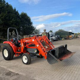 2010/59 KIOTI EX40-HST 40HP 4WD COMPACT TRACTOR WITH LOADER, BUCKET AND BALE SPIKE