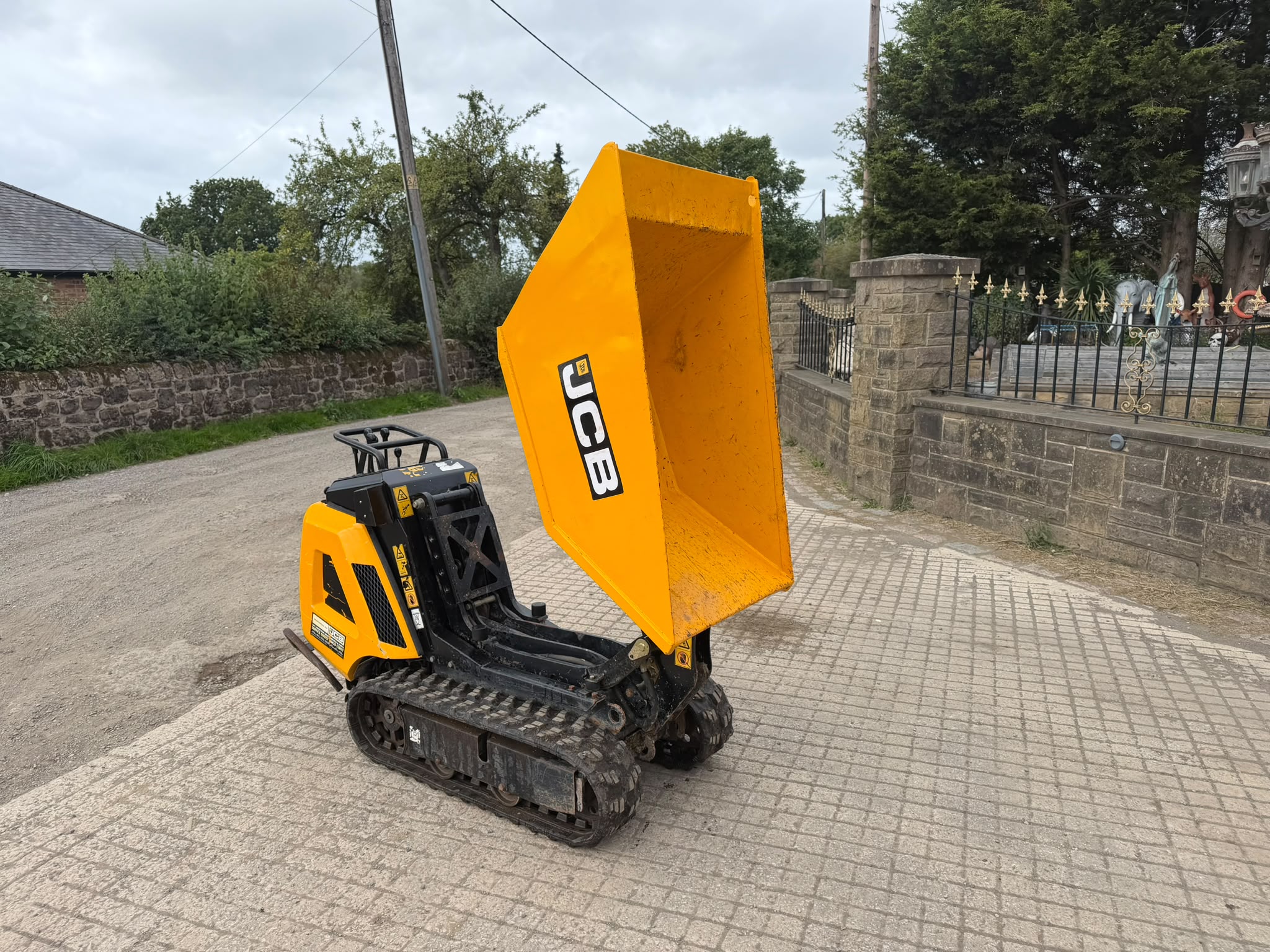 JCB dumper for sale in Pilsley, Chesterfield — photo 8
