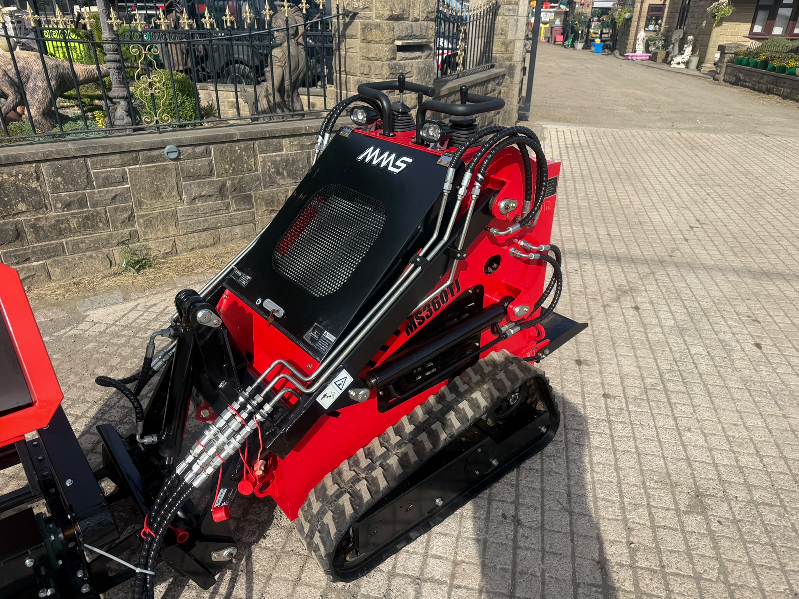 NEW/UNUSED MMS MS360TJ MINI TRACKED SKIDSTEER LOADER WITH WOOD CHIPPER AND BUCKET BUNDLE! loader for sale in Pilsley, Chesterfield — photo 5
