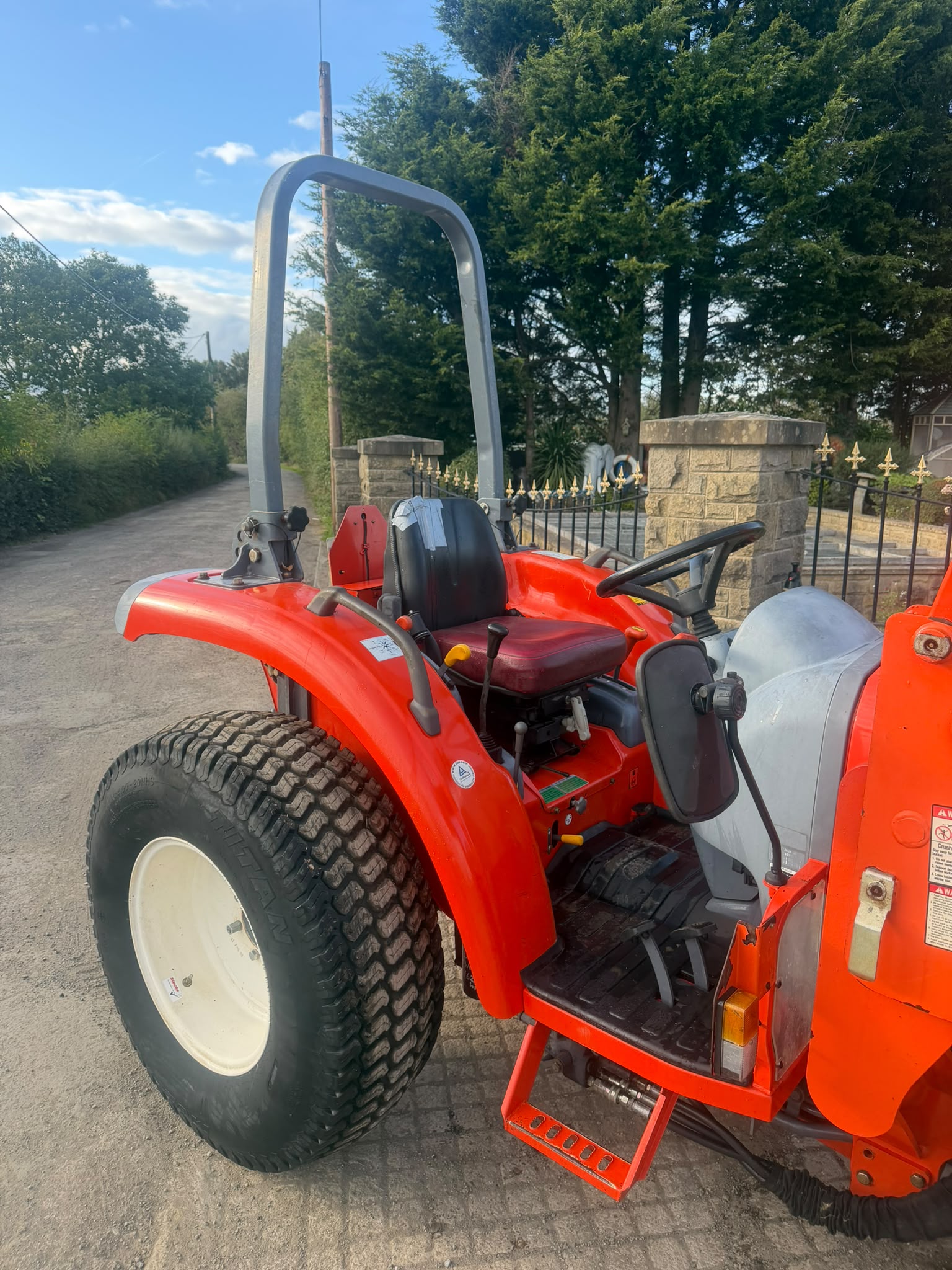 2010 Kioti tractor for sale in Pilsley, Chesterfield — photo 6