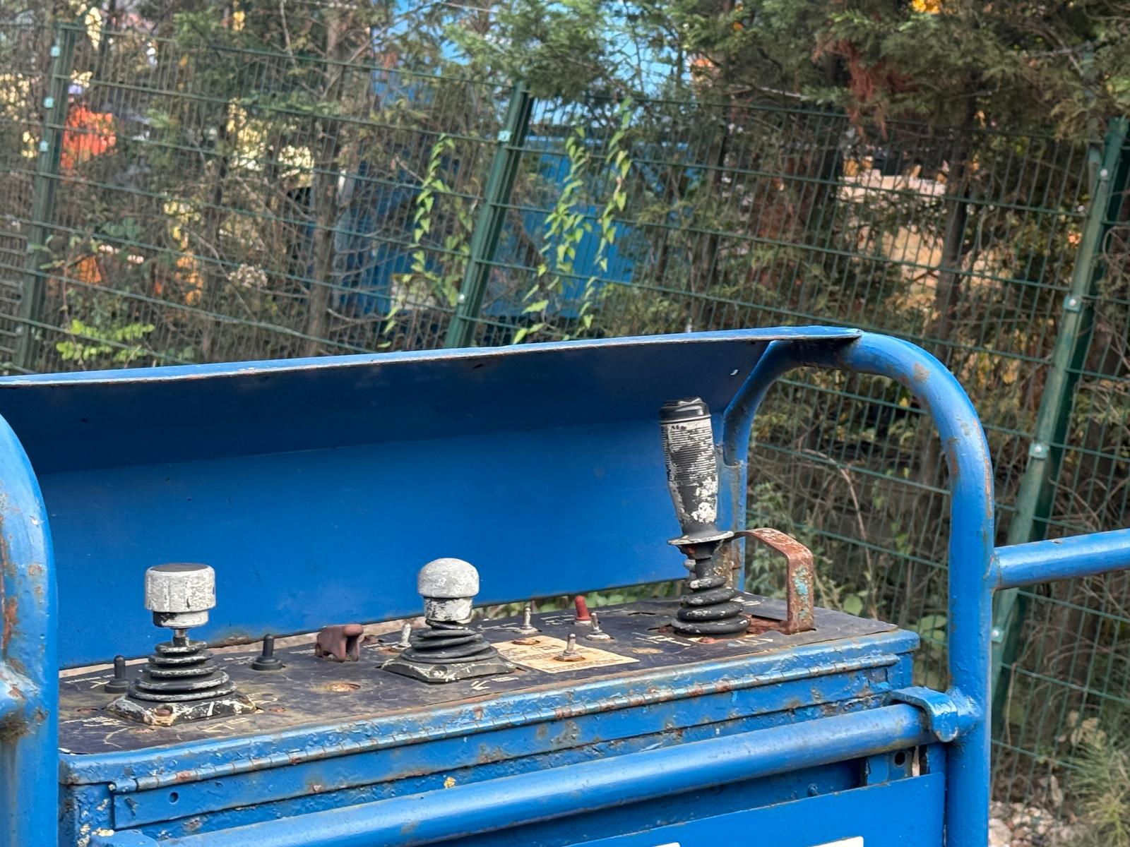 Genie boom lift for sale in Pilsley, Chesterfield — photo 4