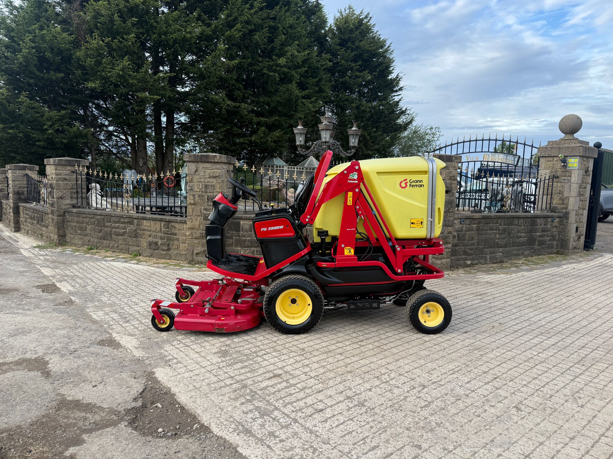 2022 mower for sale in Pilsley, Chesterfield — photo 2