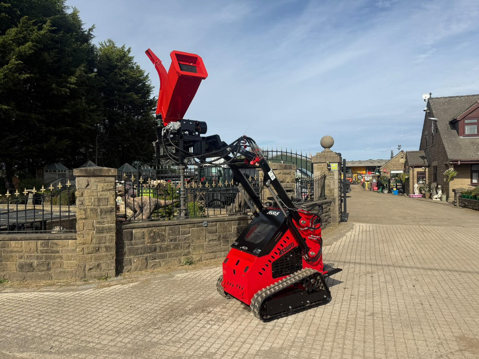 NEW/UNUSED MMS MS360TJ MINI TRACKED SKIDSTEER LOADER WITH WOOD CHIPPER AND BUCKET BUNDLE! loader for sale in Pilsley, Chesterfield — photo 10