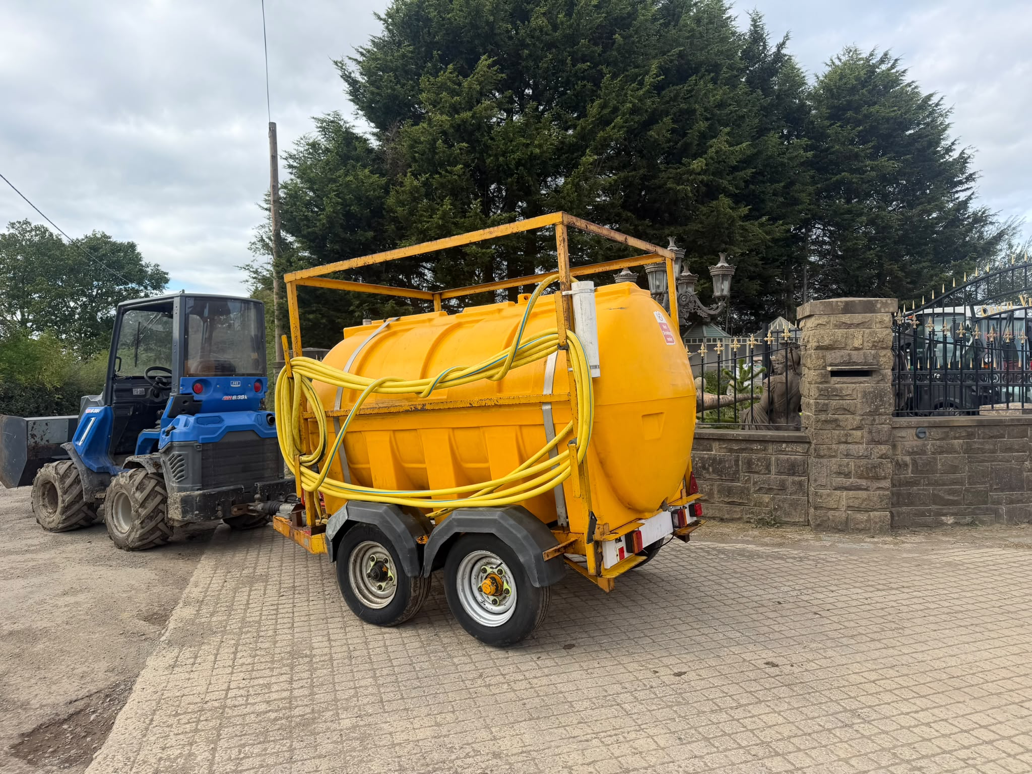 TRAILER ENGINEERING 2000LTR TWIN AXLE WATER BOWSER TRAILER WITH WATER PUMP trailer for sale in Pilsley, Chesterfield — photo 5