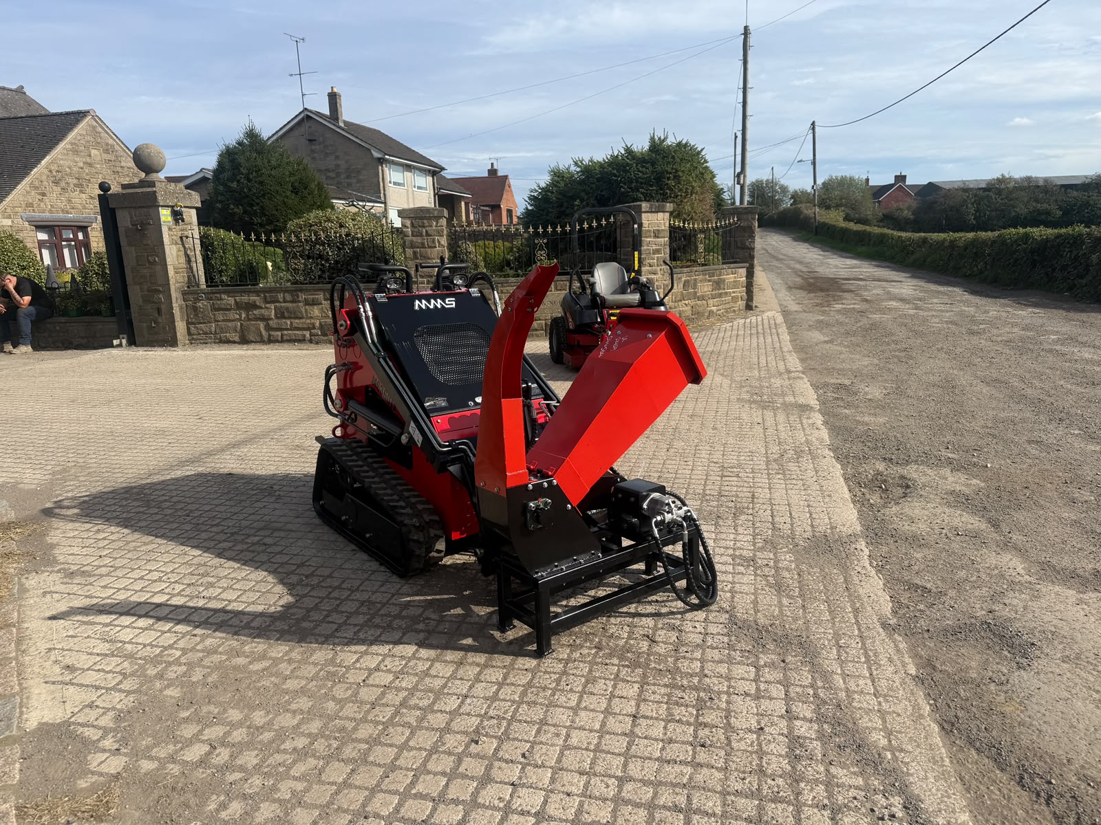 NEW/UNUSED MMS MS360TJ MINI TRACKED SKIDSTEER LOADER WITH WOOD CHIPPER AND BUCKET BUNDLE! loader for sale in Pilsley, Chesterfield — photo 2