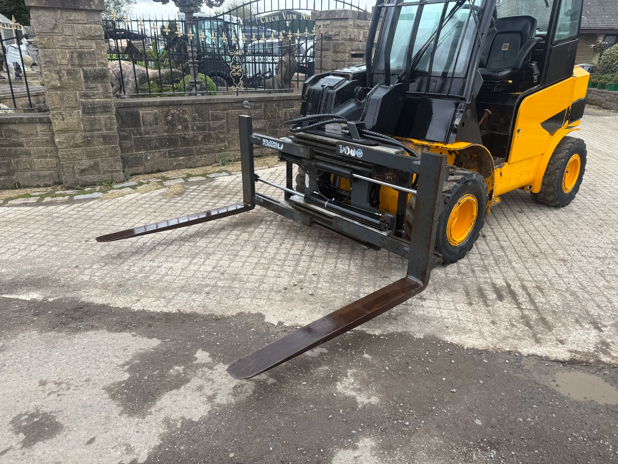 2014 JCB forklift for sale in Pilsley, Chesterfield — photo 2