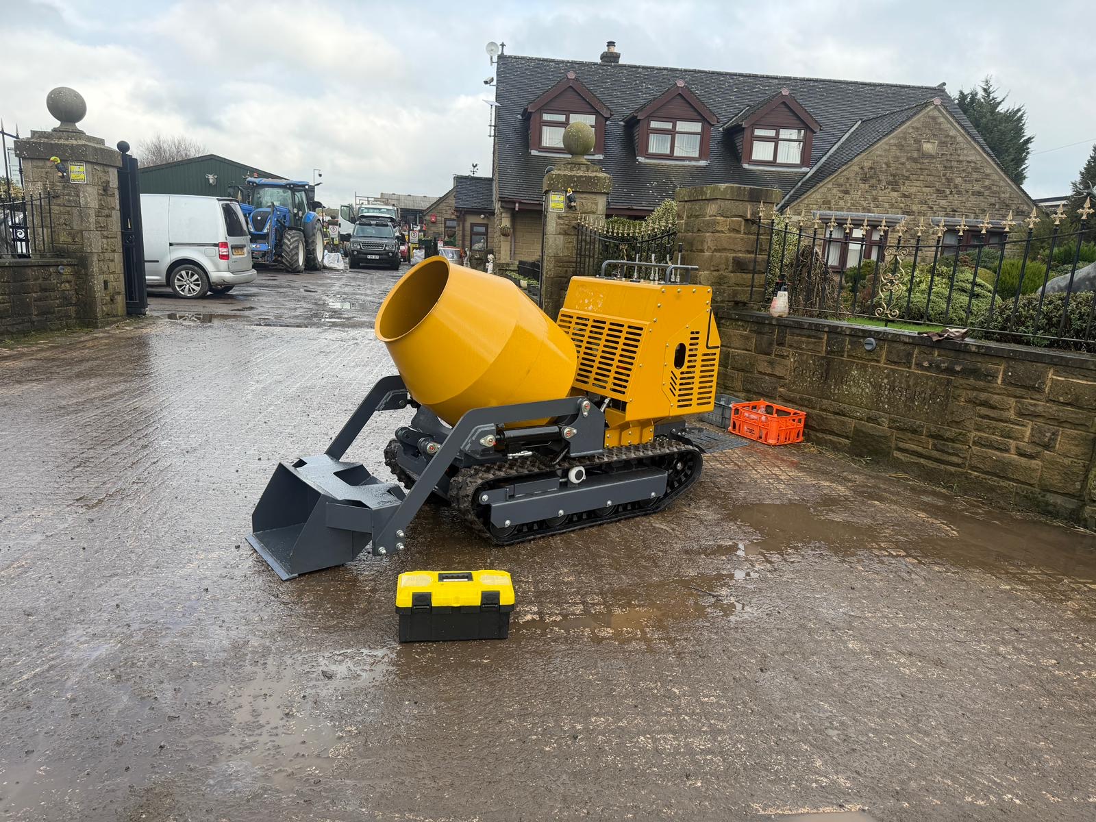 NEW/UNUSED CAPTOK CK-JBC400D DIESEL COMPACT TRACKED SELF LOADING CONCRETE CEMENT MIXER