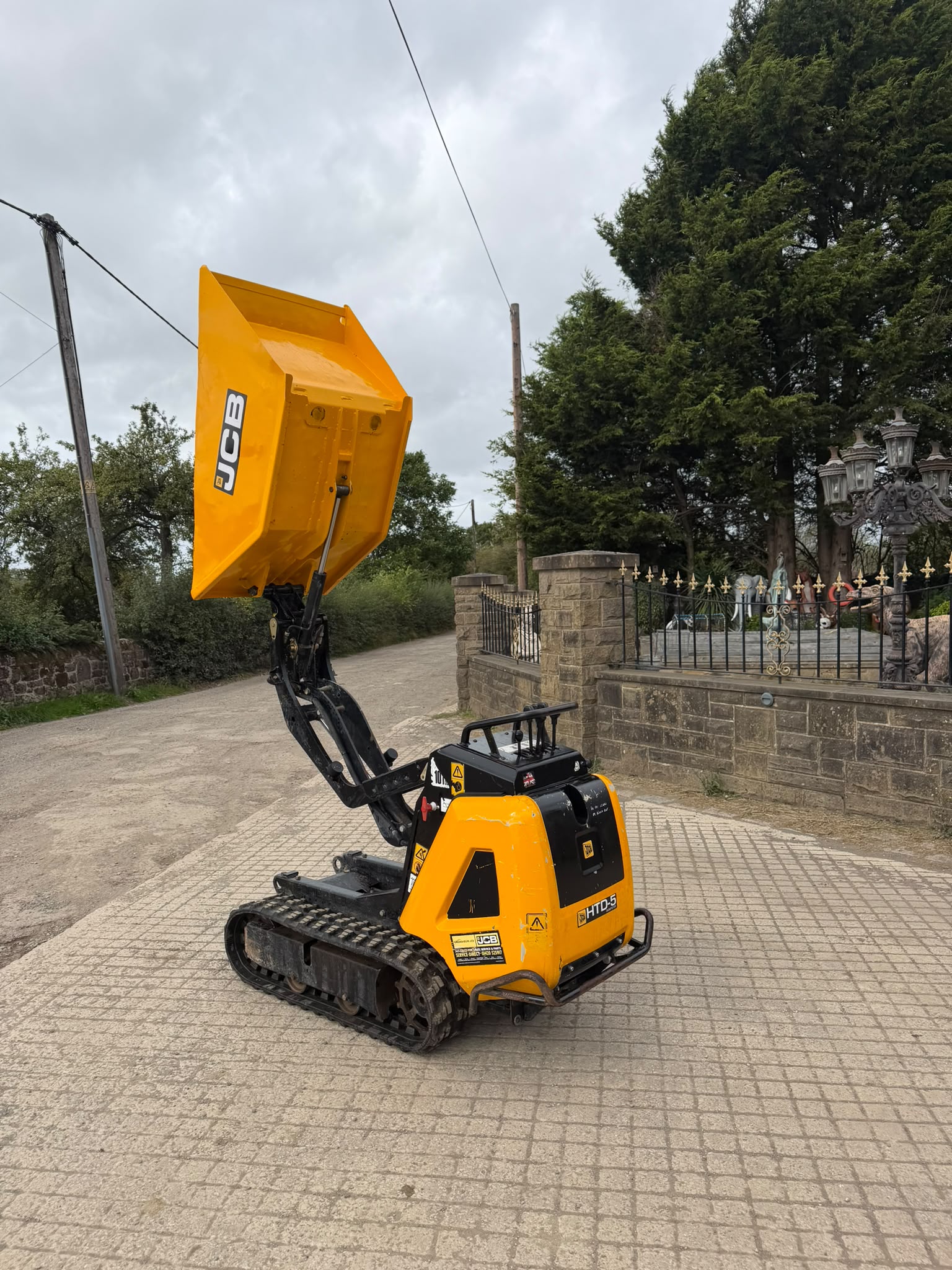 JCB dumper for sale in Pilsley, Chesterfield — photo 2