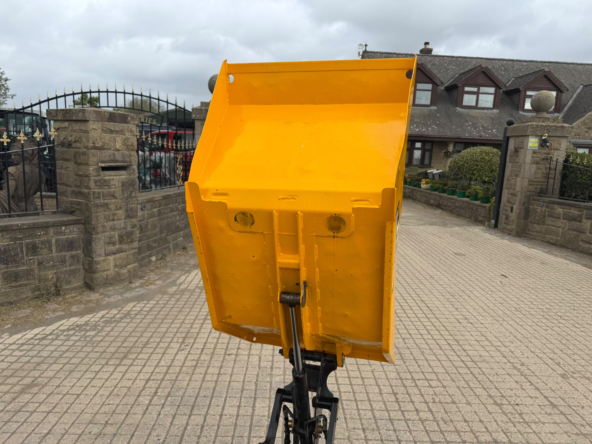JCB dumper for sale in Pilsley, Chesterfield — photo 4